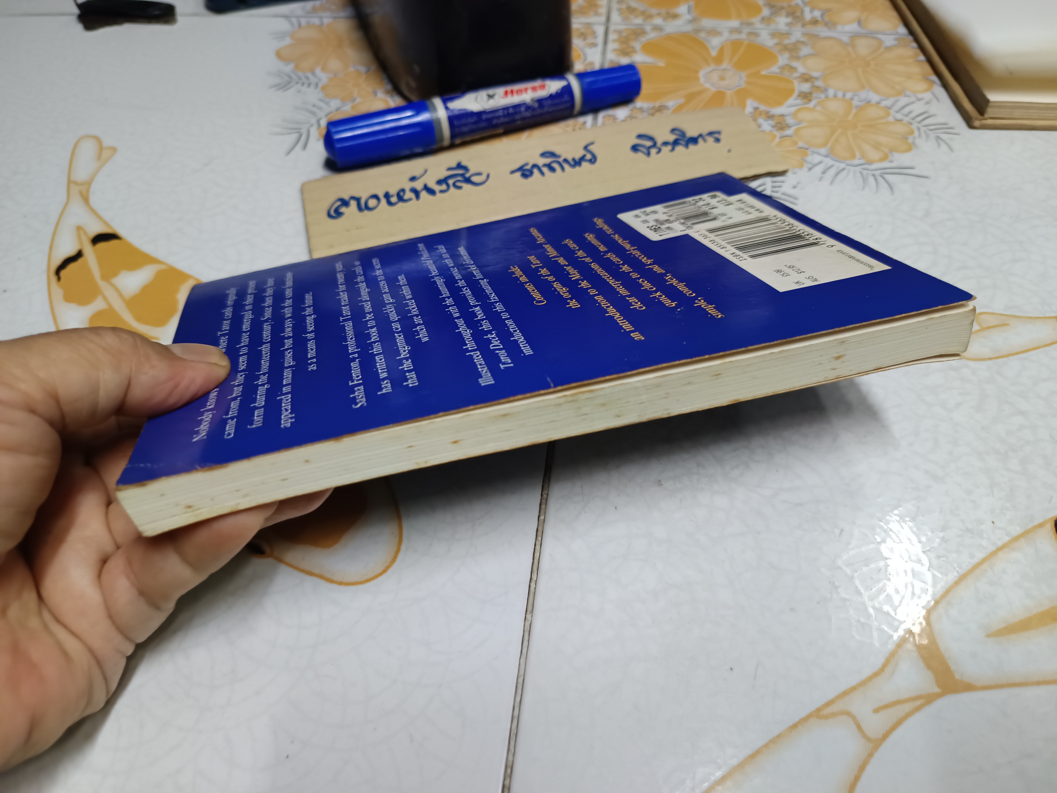 Fortune Telling by Tarot Cards : A Beginner's Guide to Understanding the Tarot. By. Sasha Fenton **สินค้าหมด**