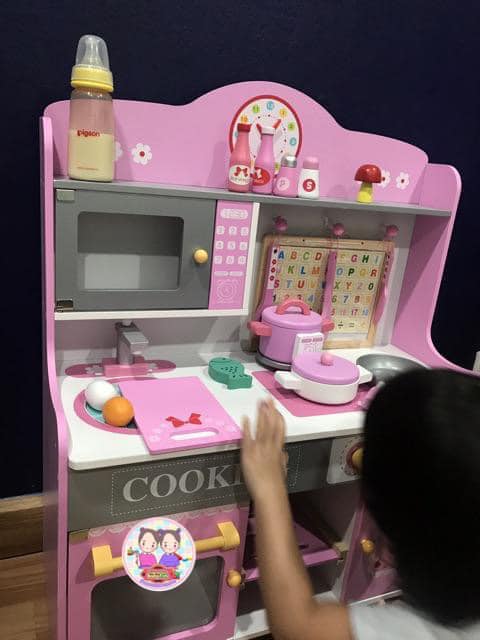 ชุดครัวไม้ใหญ่ อุปกรณ์ครบครัน