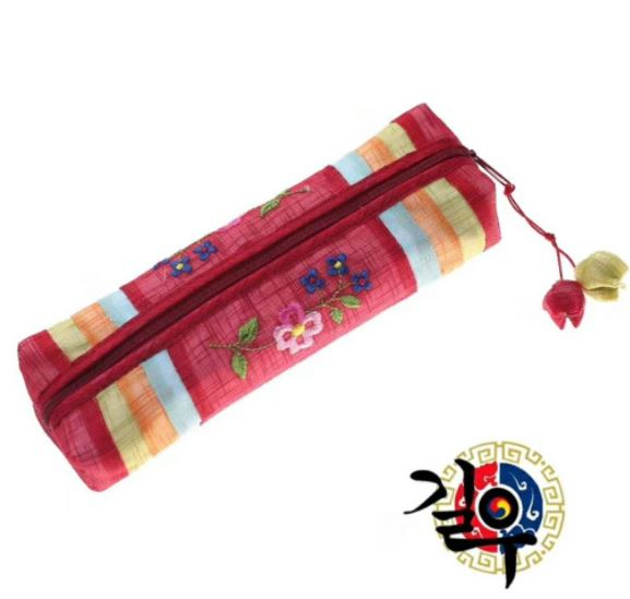 กระเป๋าเกาหลี กระเป๋าผ้าเกาหลีใส่ดินสอ ปากกา เครื่องเขียน เครื่องสำอางค์ สไตล์เกาหลี 한국식 연필 가방 자수 연필 가방 여행 기념 학교 행사 작은 선물 슬라브 원사 소재 가방