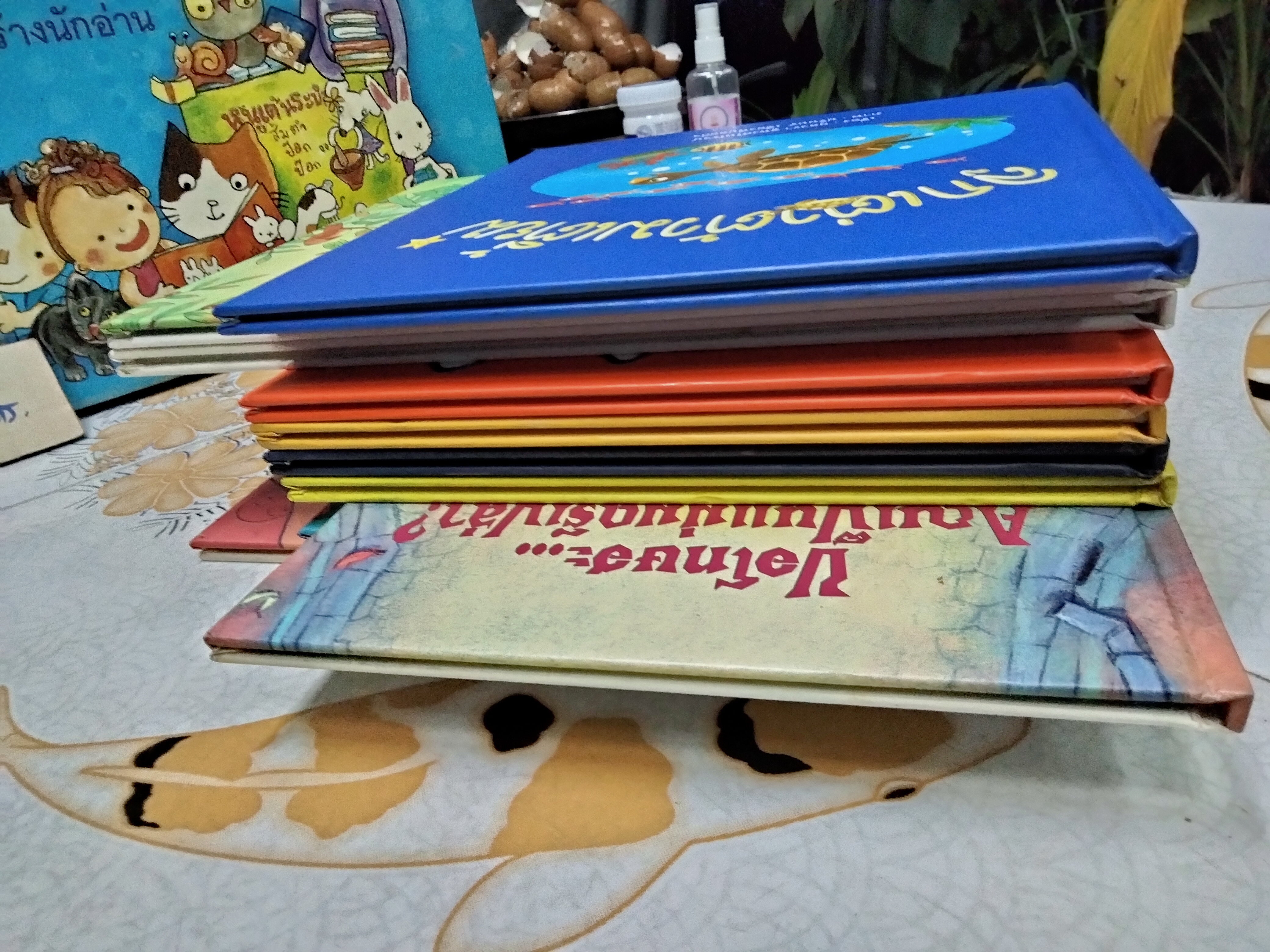 โครงการนิทานเพื่อนรัก สร้างนักอ่าน ชุด ห้องสมุด (หนังสือ นิทานเพื่อนรัก (ปกแข็ง) จำนวน 12 เรื่อง) พร้อมรับ คู่มือครู ฉบับรวมเล่ม ปล. มีหนังสือแค่ 11 เรื่อง