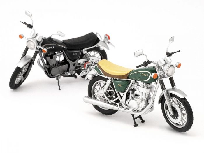 MINI SCALE VINTAGE BIKE YAMAHA SR 400 (สีแดง ปี 2010)