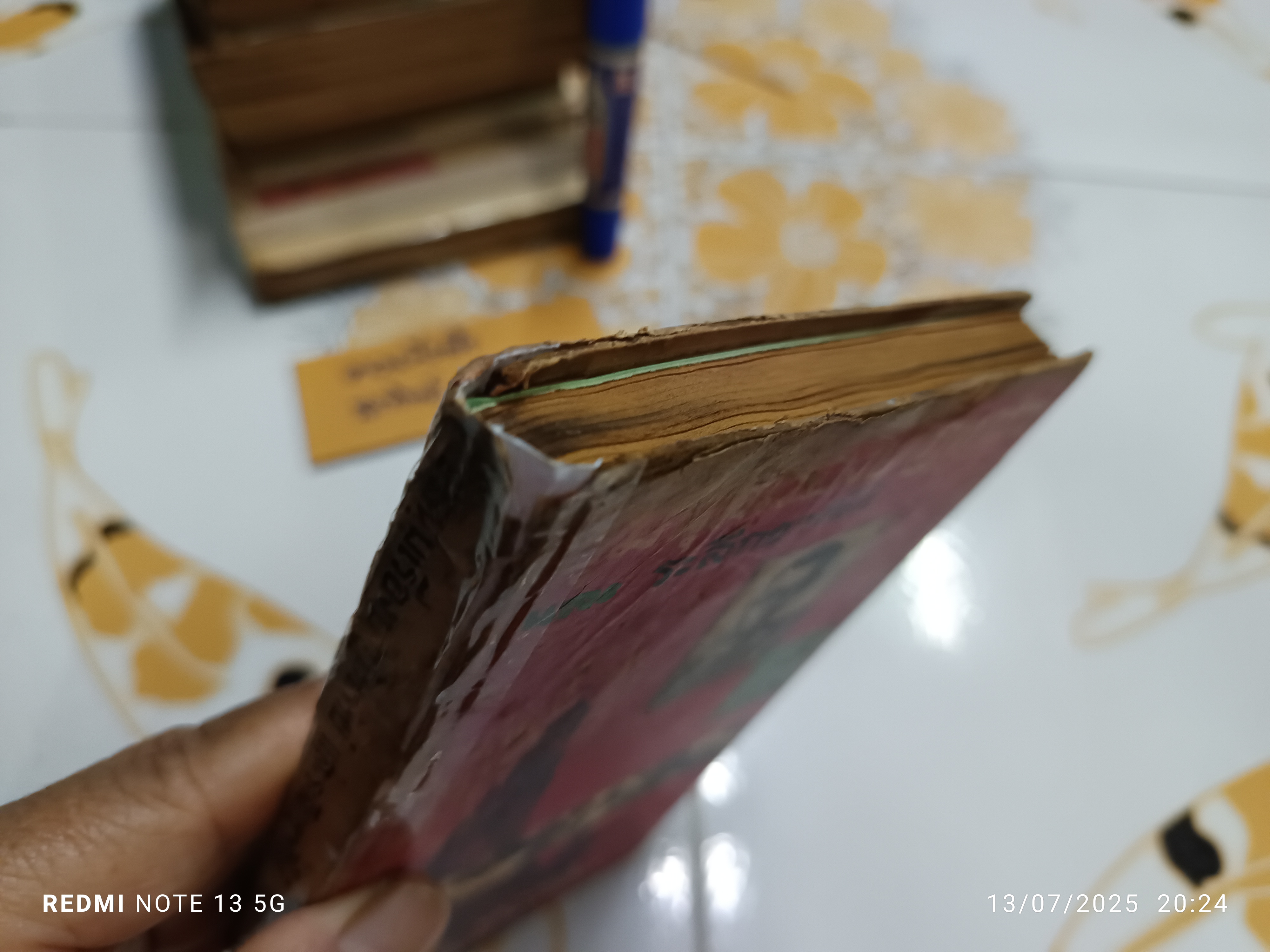 ชุมนุมเรื่องปาฏิหาริย์ และระลึกชาติได้ โดย เทพชู ทับทอง, ไชยวัฒน์ ยนเปี่ยม ปีที่พิมพ์ประมาณปี 2505-2506 (สภาพพอใช้)**สินค้าหมด**