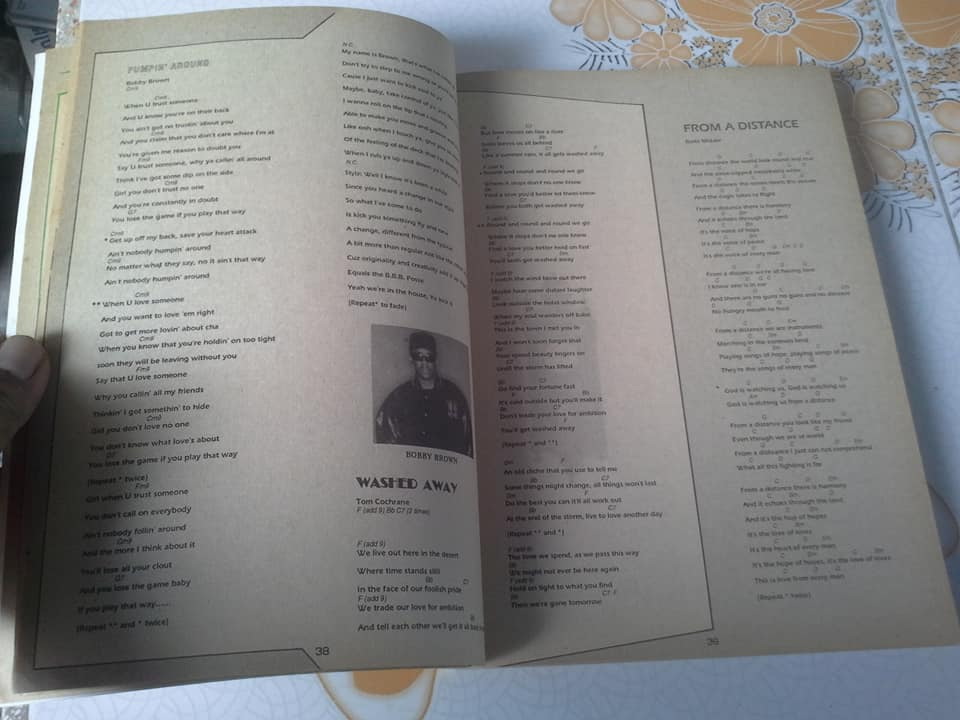 Let it be me YEAR BOOK '92-94 หนังสือรวมเพลงสากลยอดฮิตพร้อมคอร์ดกีต้าร์ **สินค้าหมด**