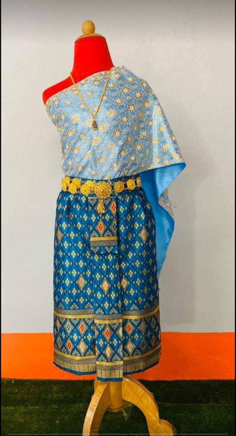 ชุดไทยเด็กหญิง สไบกับผ้าถุง