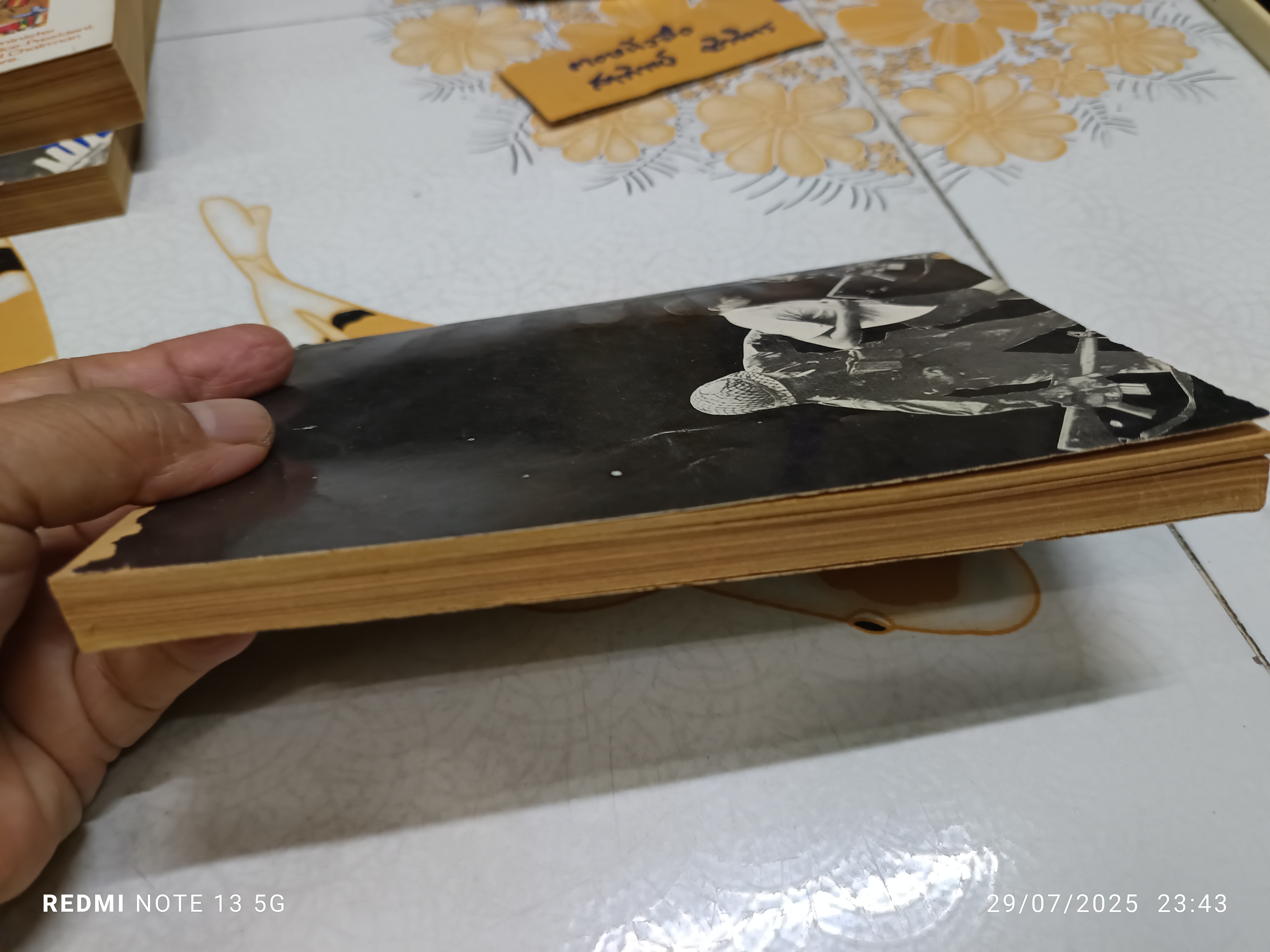 ล้างชาติเขมร โดย พินิจสวัสดิ์ / พิมพ์ครั้งแรกพ.ศ 2528 เด็ดดวง รณชัย จัดทำ