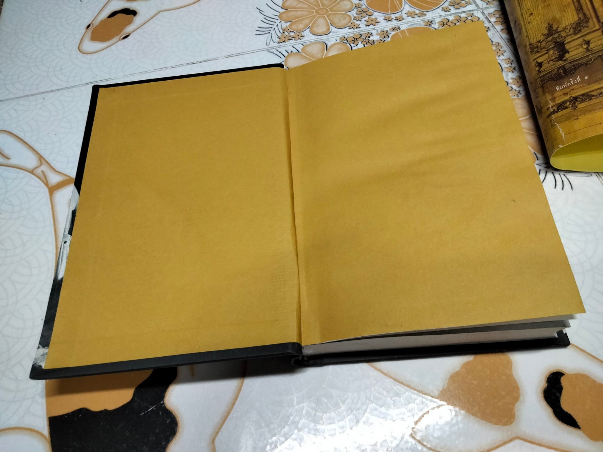 ปีศาจ (ปกแข็ง) เสนีย์ เสาวพงศ์ ** หนังสือตำหนิโดนน้ำ ตัวเล่มเป็นลอน มีคราบน้ำ