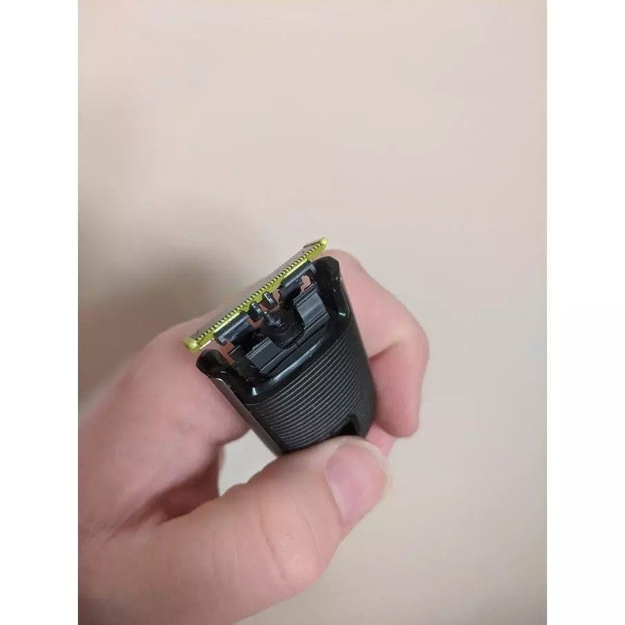 Philips® Norelco OneBlade Face Pro Electric Trimmer and Shaver QP6520/70 ฟิลิปส์ เครื่องโกนหนวดไฟฟ้า ที่กันจอน&โกนหนวด