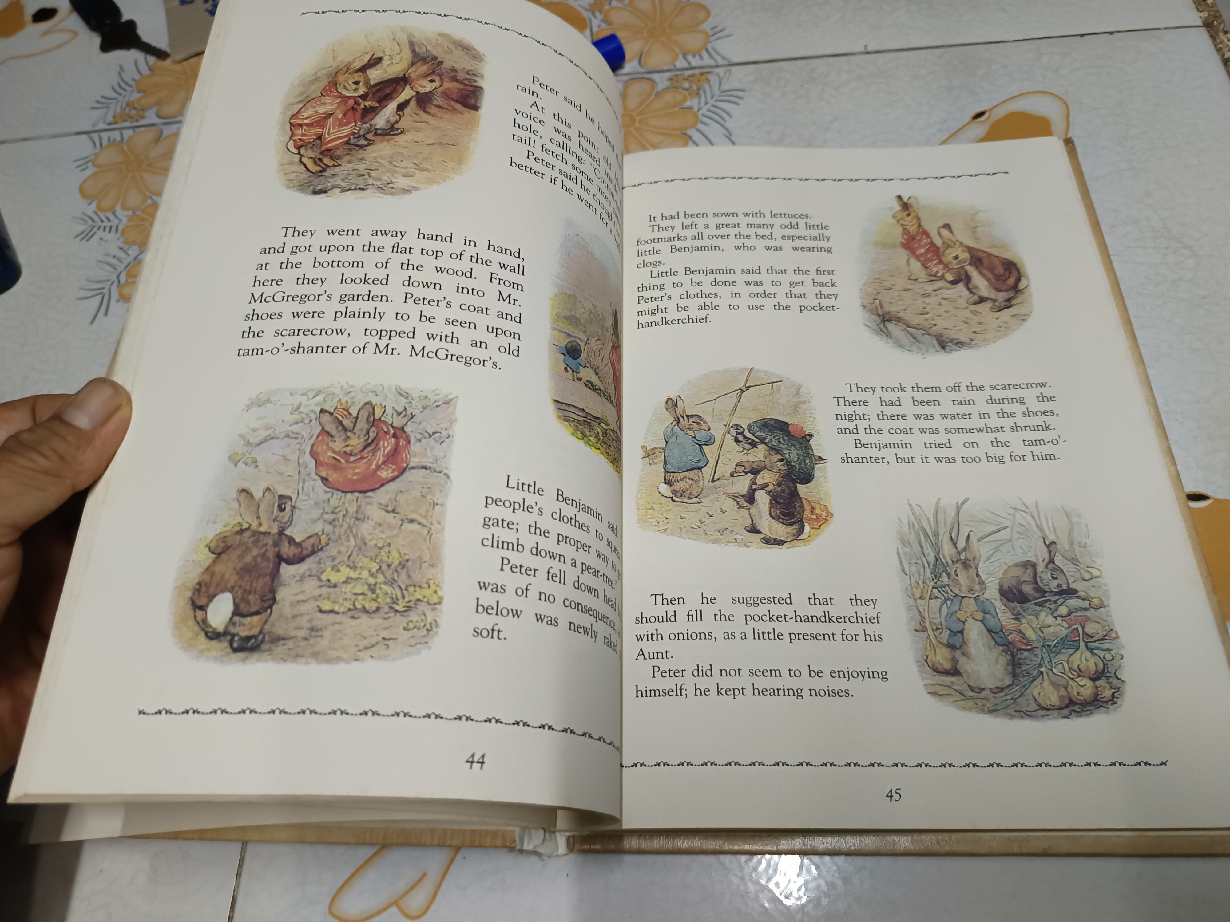 Giant Treasury of Peter Rabbit by Beatrix Potter New York: Derrydale Books, 1980. Early Edition.