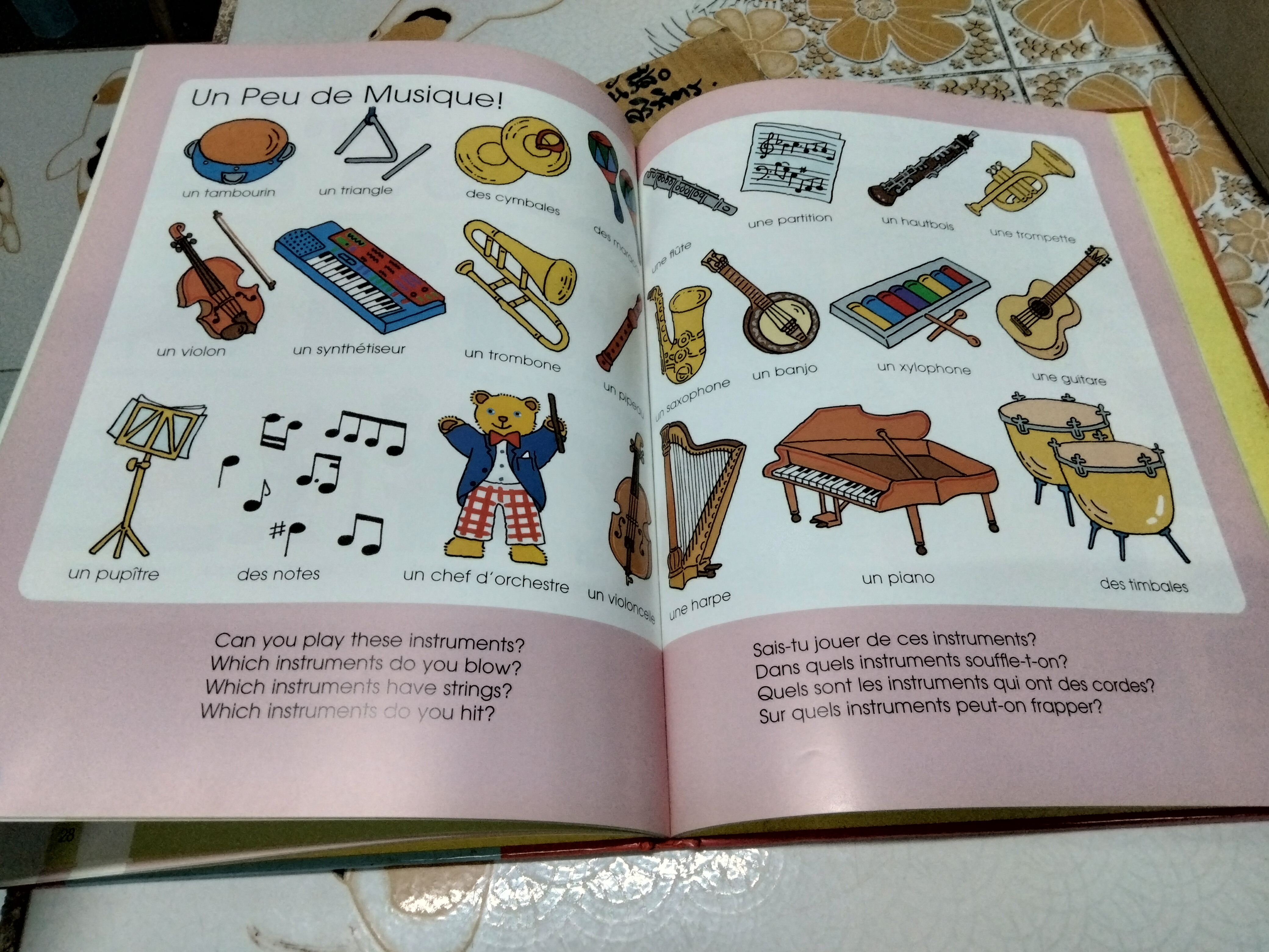 1000 First Words in French. คำศัพท์สำหรับเด็กภาษาอังกฤษ-ฝรั่งเศส พิมพ์ปี 2001 by Armadillo Books