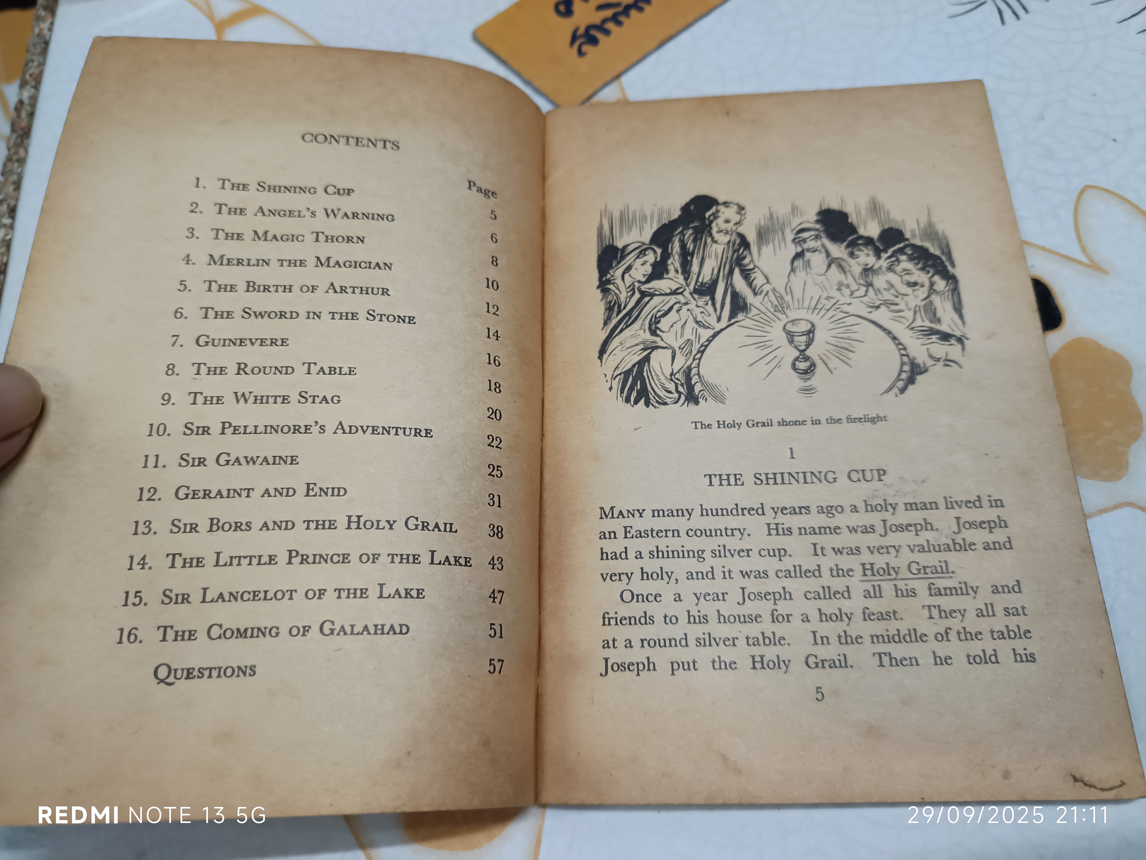 The Knights of the Round Table หนังสือชุด "Dodd's Supplementary Readers" พิมพ์ปี 1976