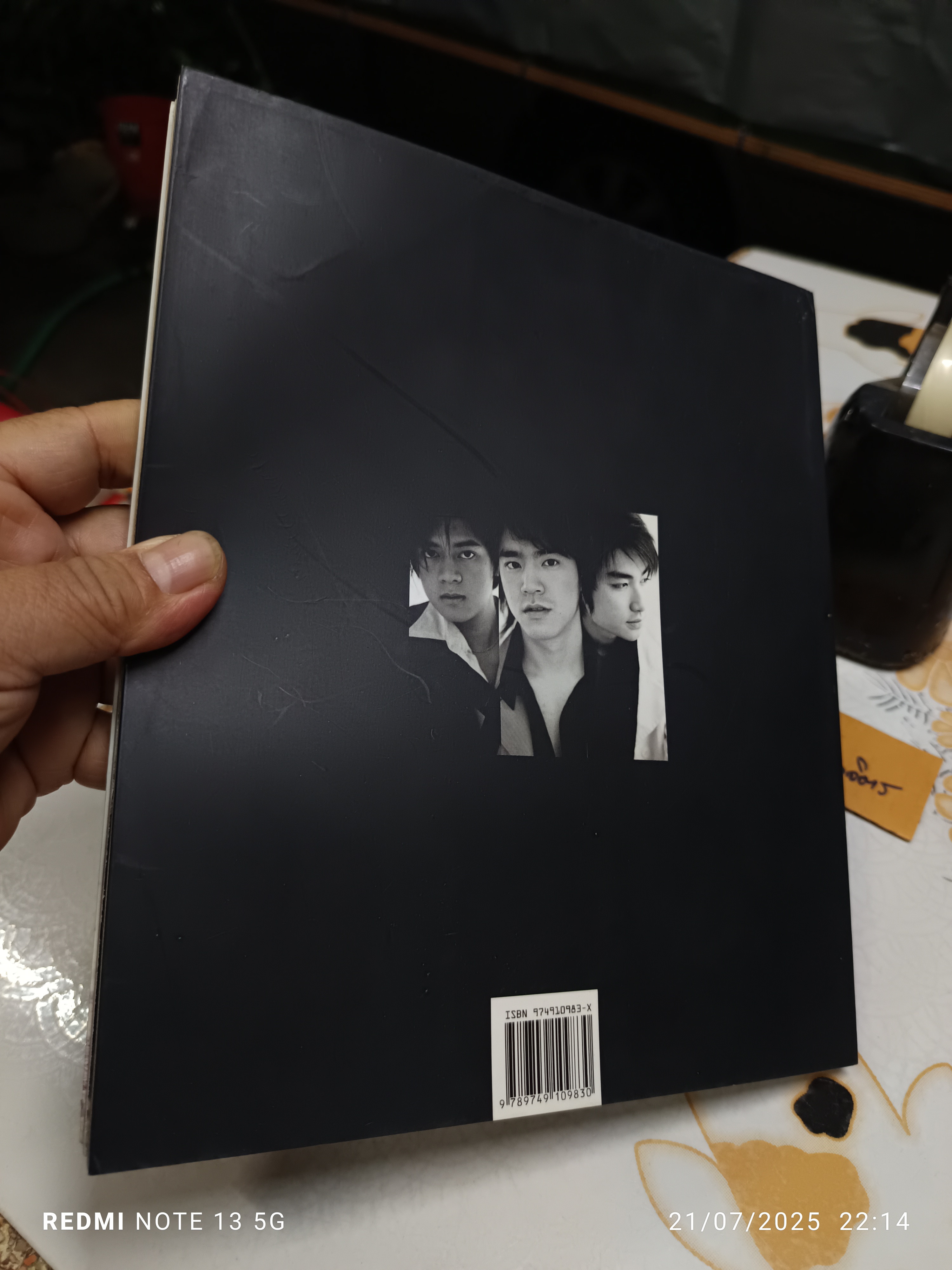 D2B thedefinitecollectivephotographyalbum พร้อมลายเซ็นจริงจากศิลปิน