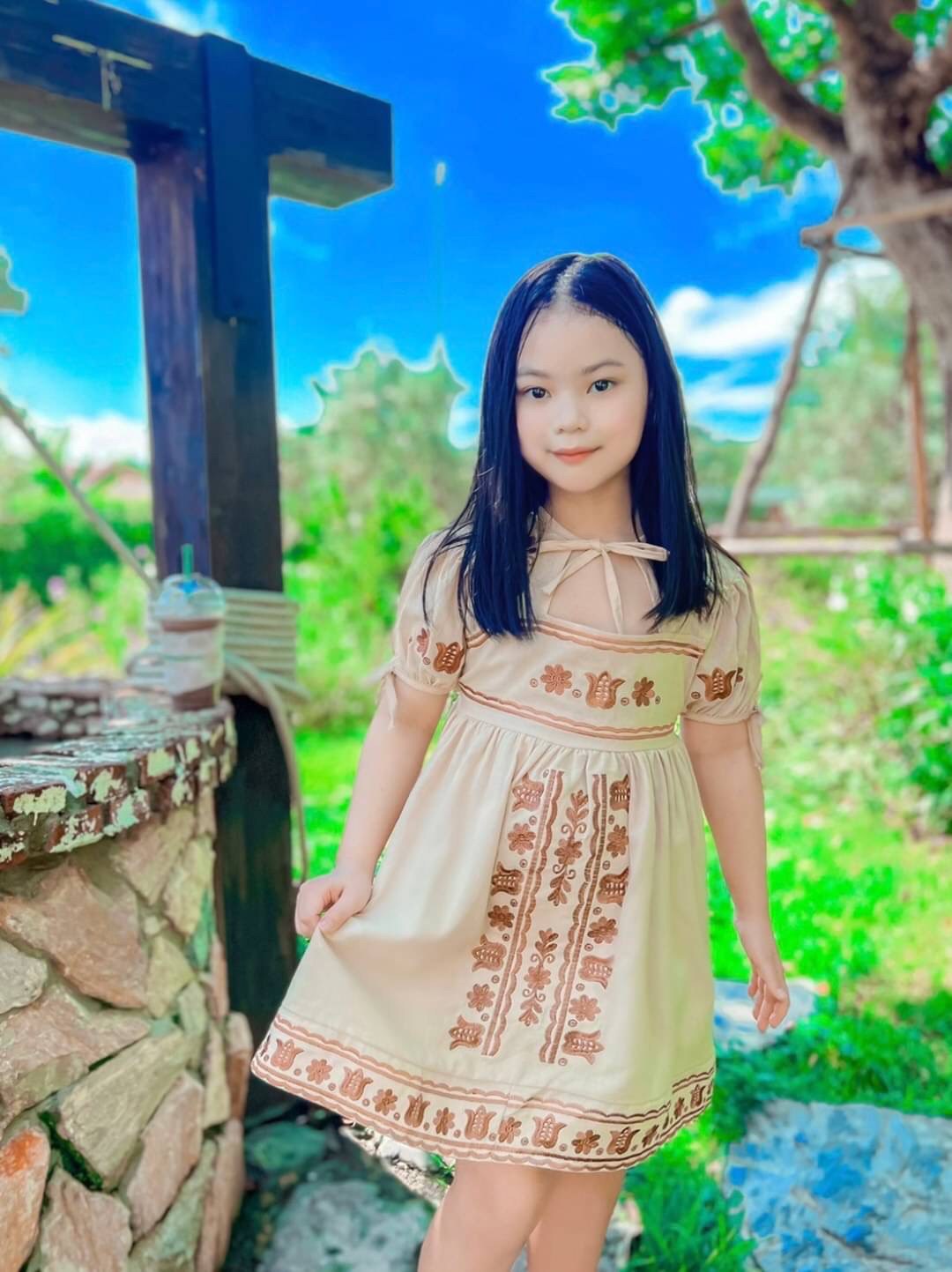 เดรสเด็กหญิงปักลาย