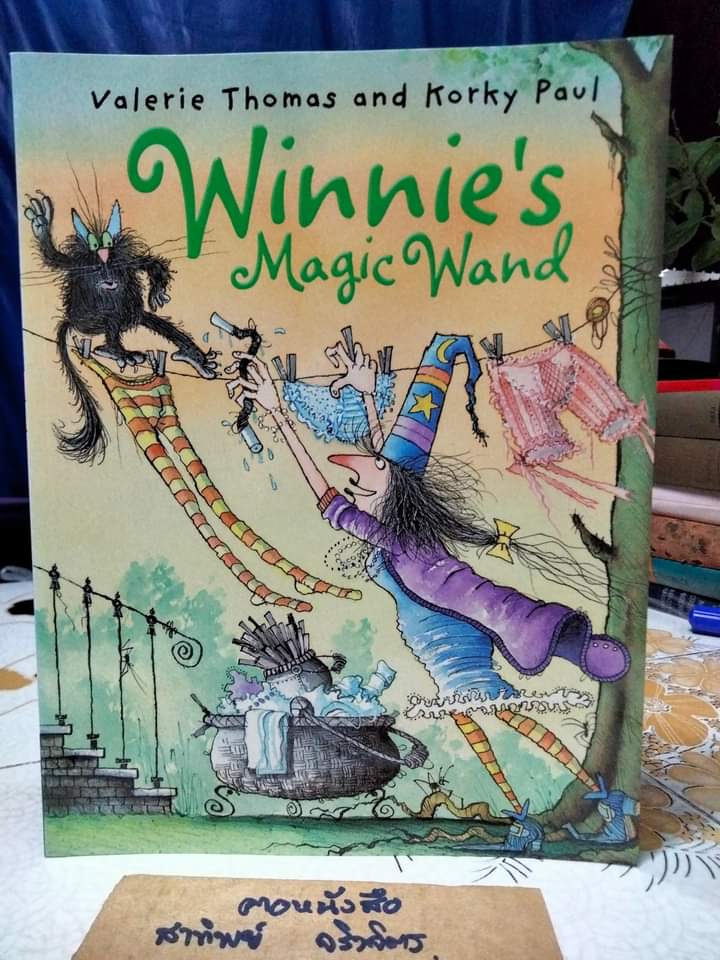 หนังสือภาพชุด Winnie the Witch Series โดย Valerie Thomas and Korky Paul สำนักพิมพ์ Oxford พิมพ์ปี 2006 **สินค้าหมด**