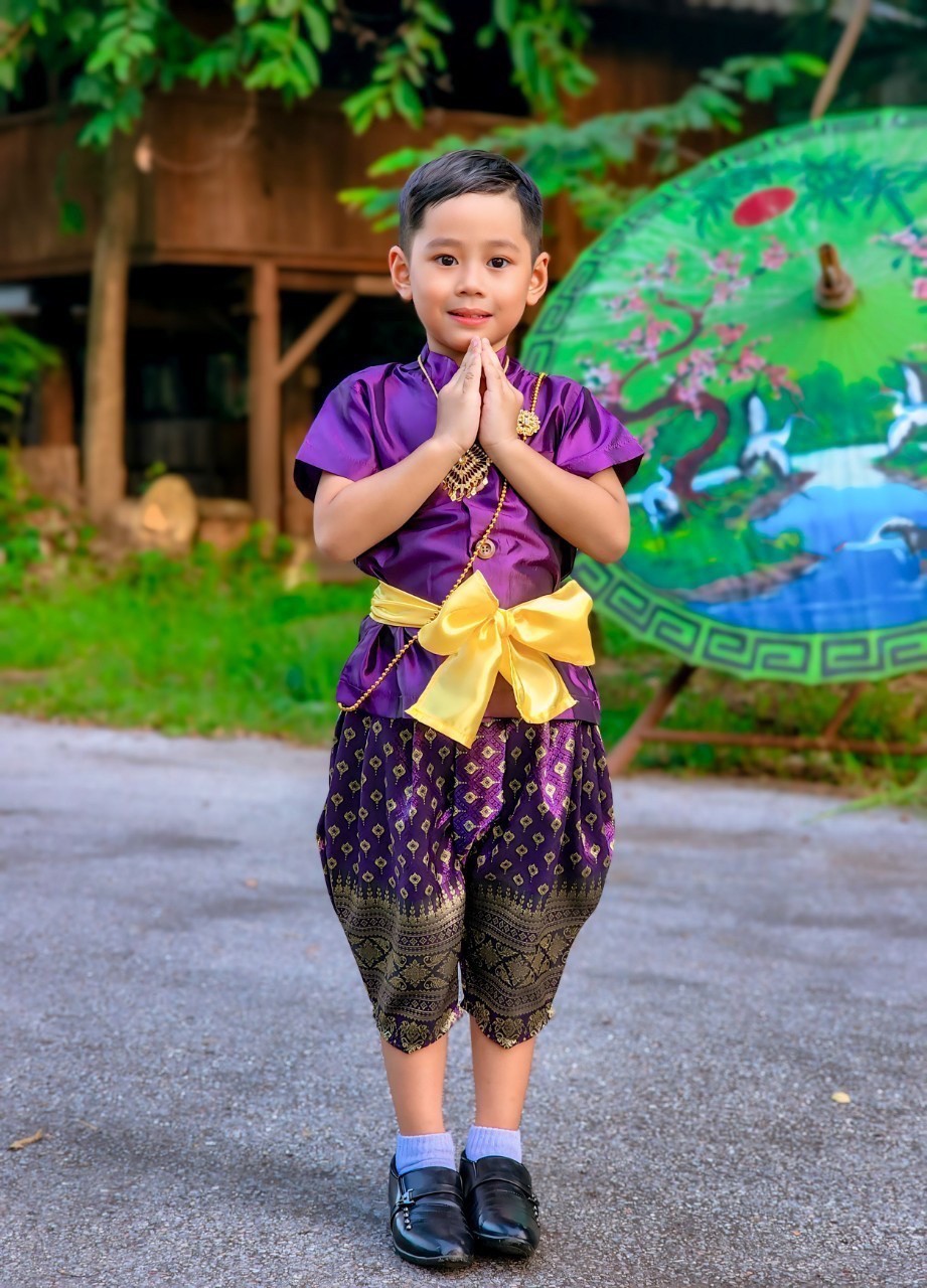 ชุดไทยผ้าไหมเด็กชาย