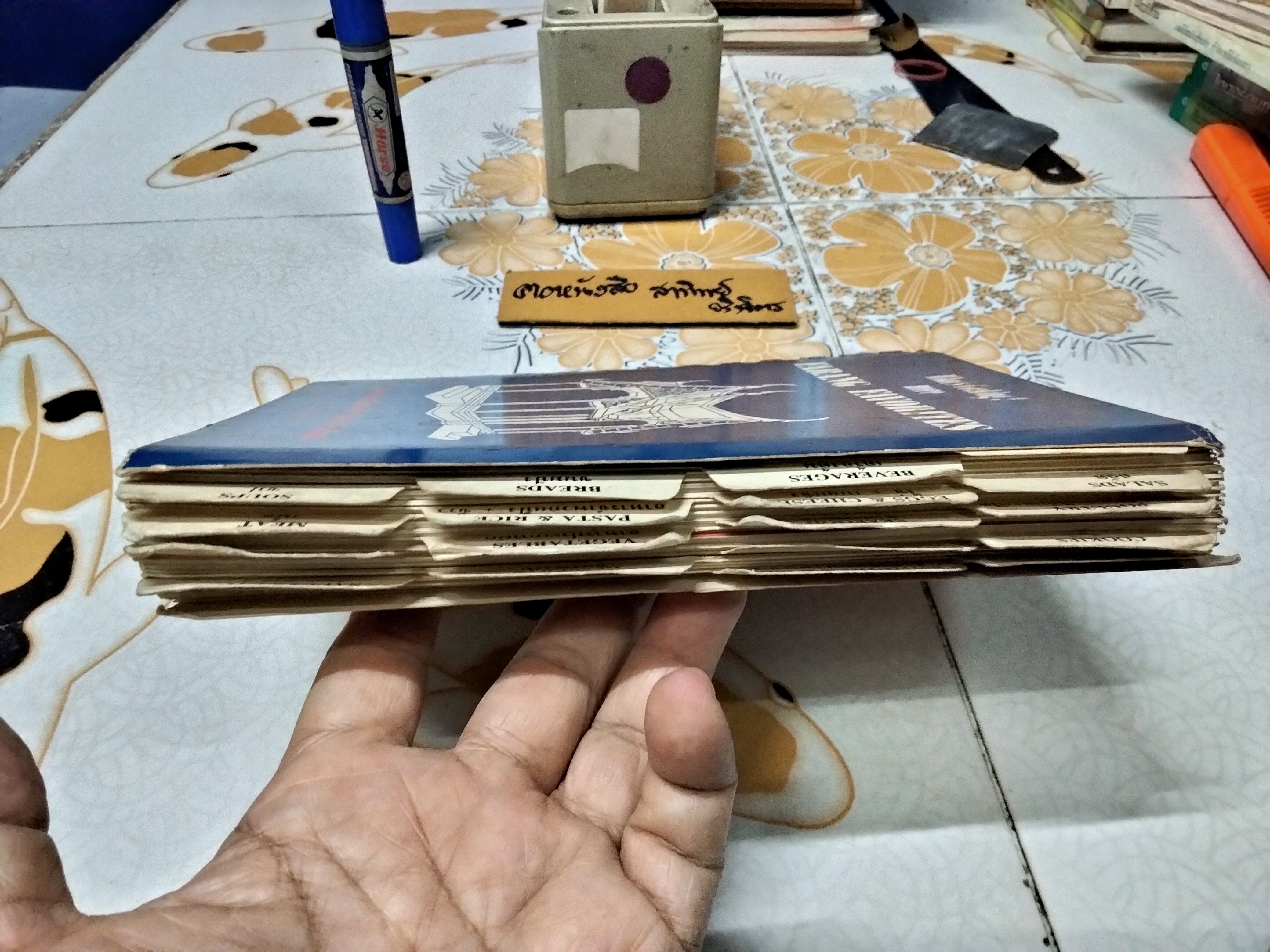 What's cooking more FARANG FAVOURITES by American Women's Club of Thailand, 2nd edition 1994 **สินค้าหมด**