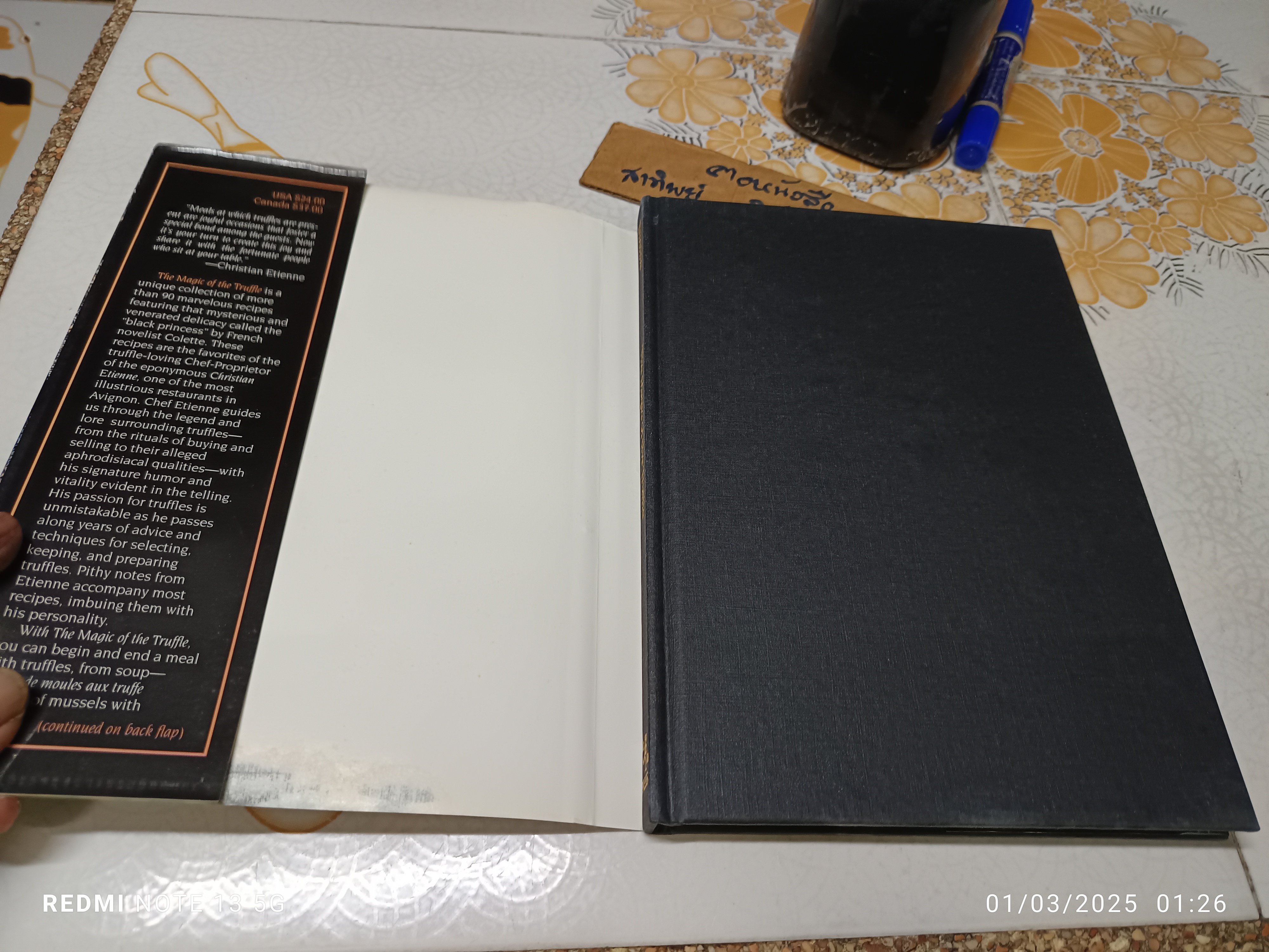 The Magic of the Truffle: The Favorite Recipes of Christian Etienne (มีลายเซ็นเจ้าของเดิม/ไม่แน่ใจว่าอาจจะเป็นลายเซ็นผู้เขียน))