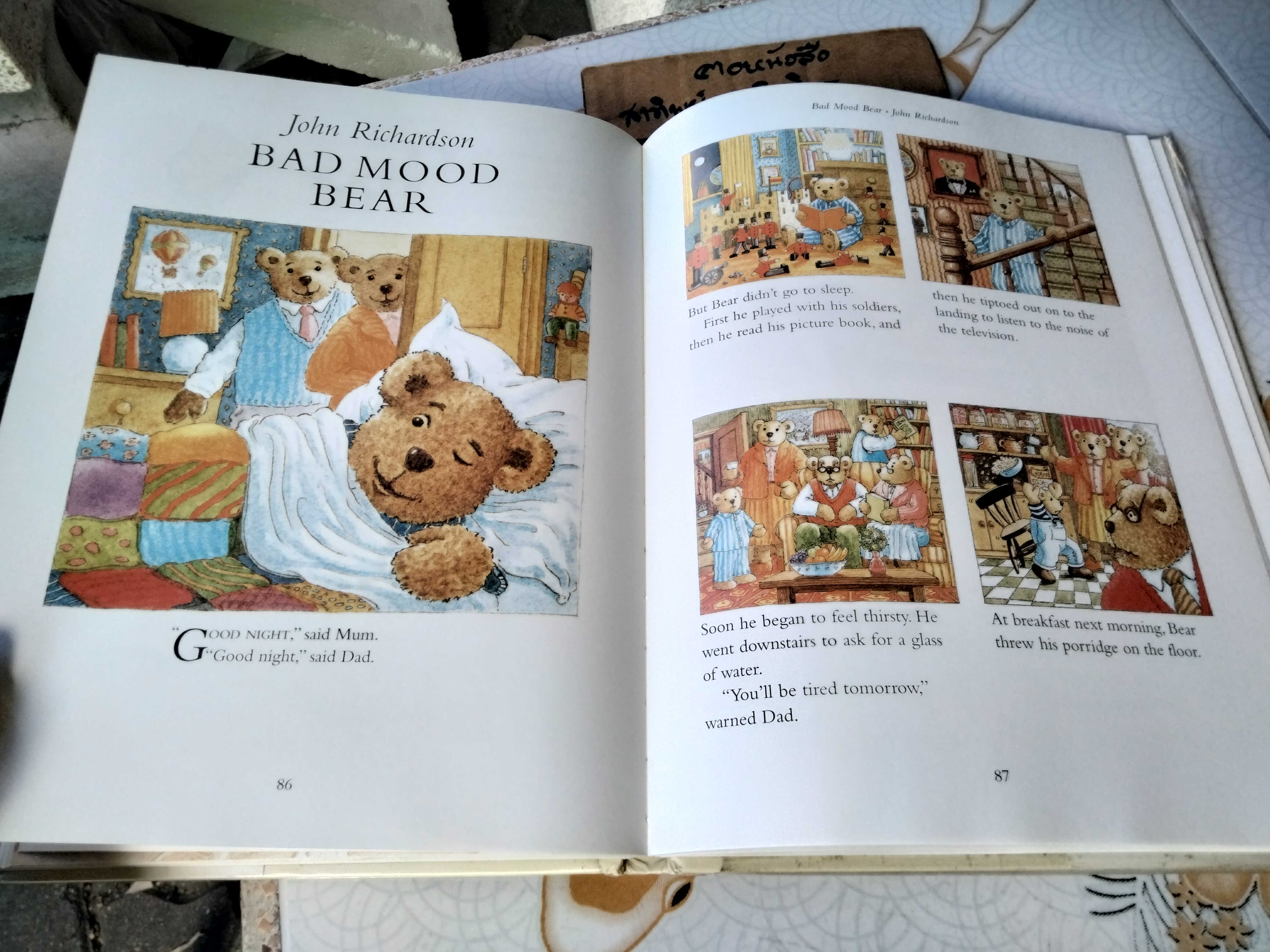 The Hutchinson Treasury of Teddy Bear Tales Foreword by Susanna Gretz Printed in Hong Kong,1997