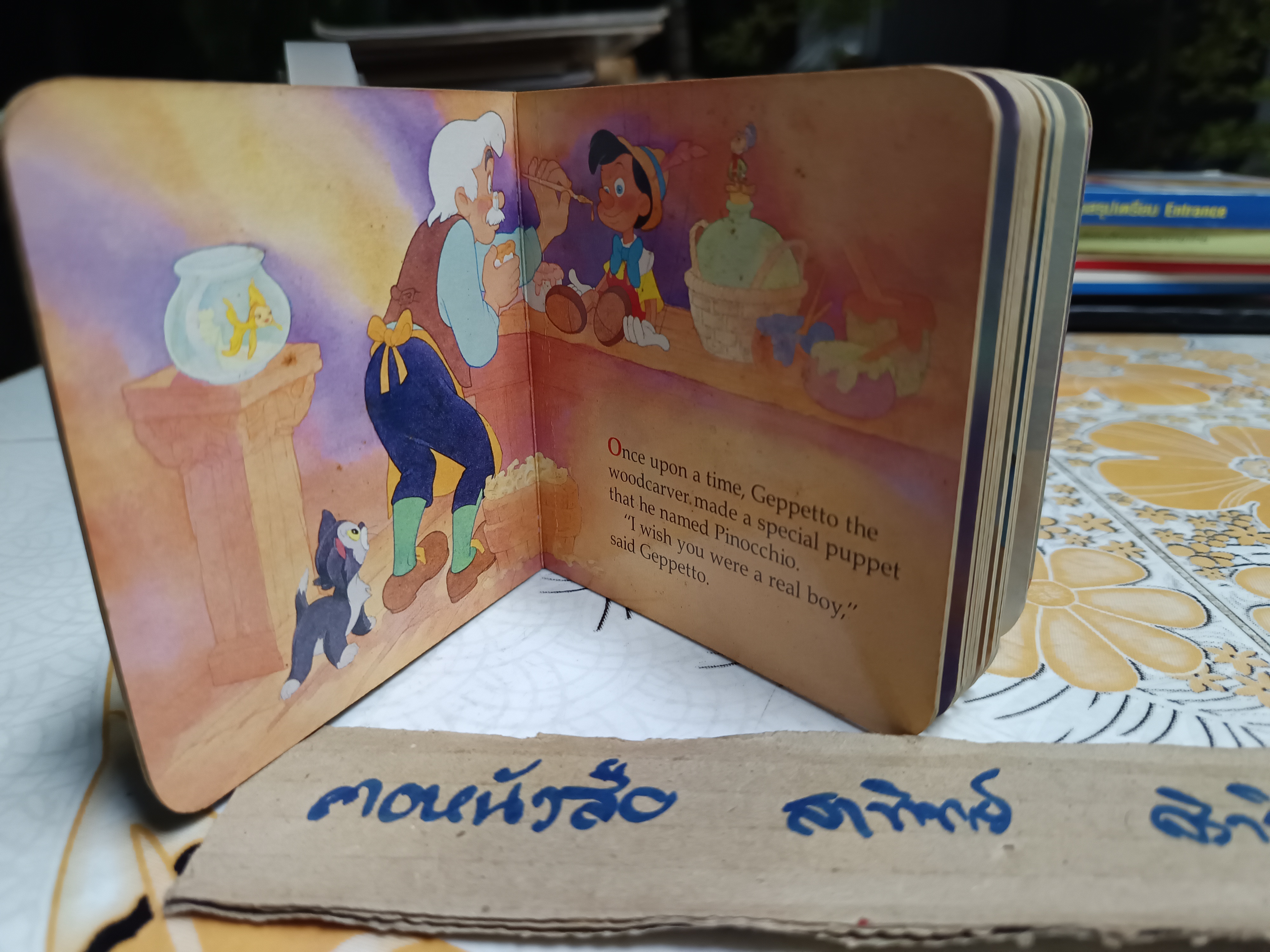 WALT DISNEY'S PINOCCHIO : A LITTLE NUGGET BOOK , by Diane Muldrow, Walt Disney , vintage