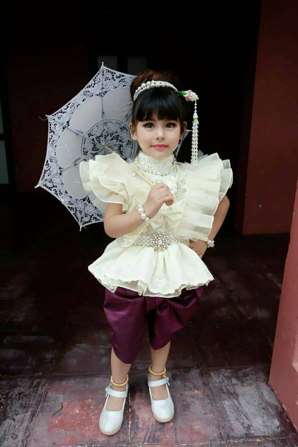 ชุดไทยเด็กหญิง น่ารักฟรุ้งฟริ้ง