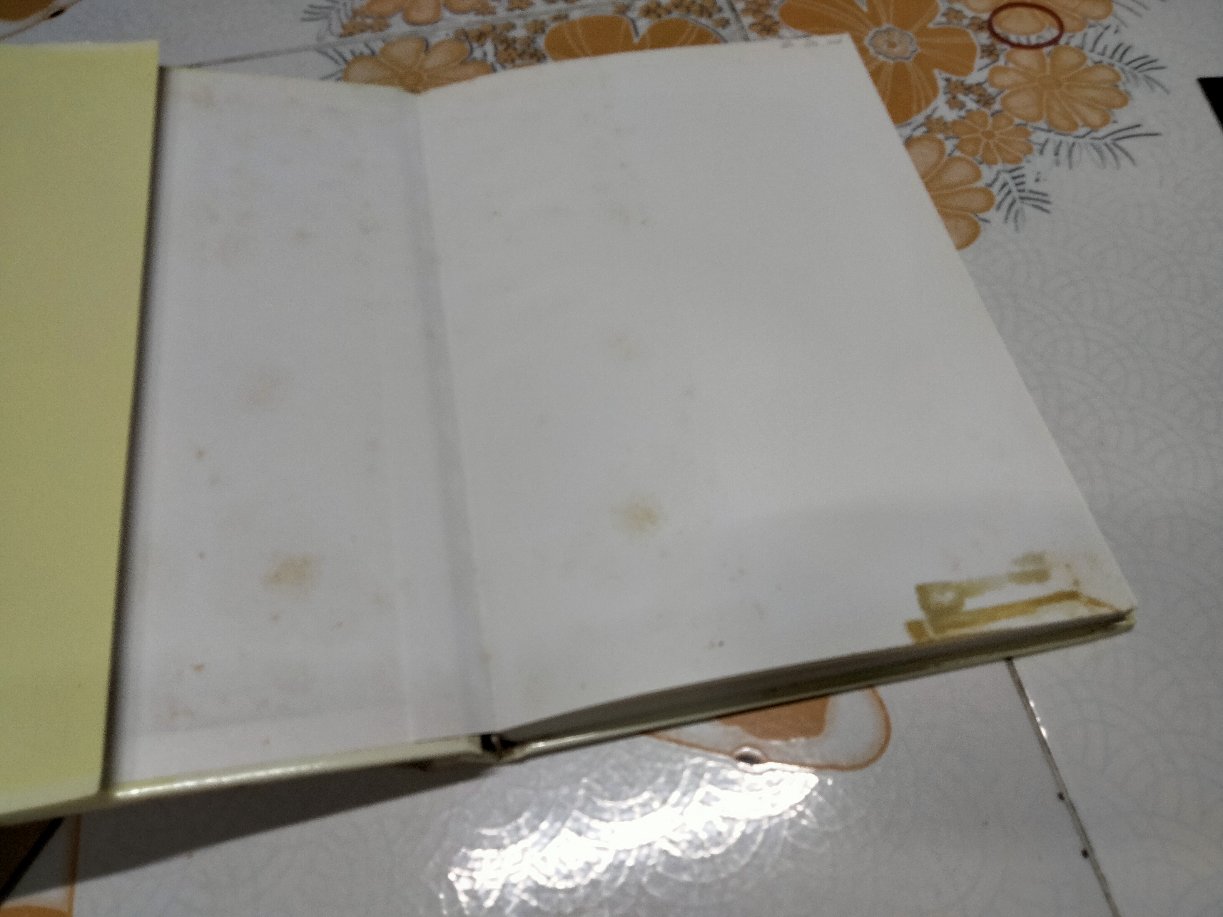 ติโต Tito (ปกแข็ง) พระราชนิพนธ์แปล ในพระบาทสมเด็จพระเจ้าอยู่หัวภูมิพลอดุลยเดชฯ