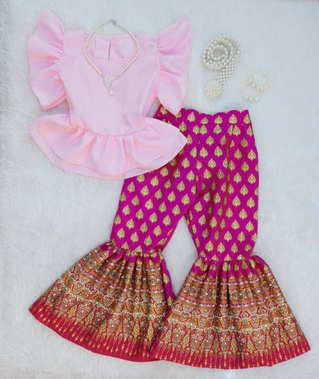 ชุดไทยเด็กหญิง เสื้อระบายกับกางเกงผ้าไทย