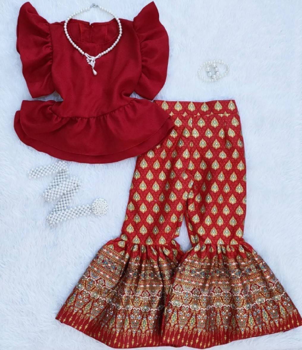 ชุดไทยเด็กหญิง เสื้อระบายกับกางเกงผ้าไทย