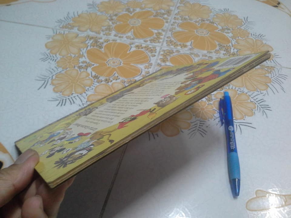 หนังสือการ์ตูน ชุด A Little Golden Book Walt Disnes's - Aladdin The Magic Carpet Ride