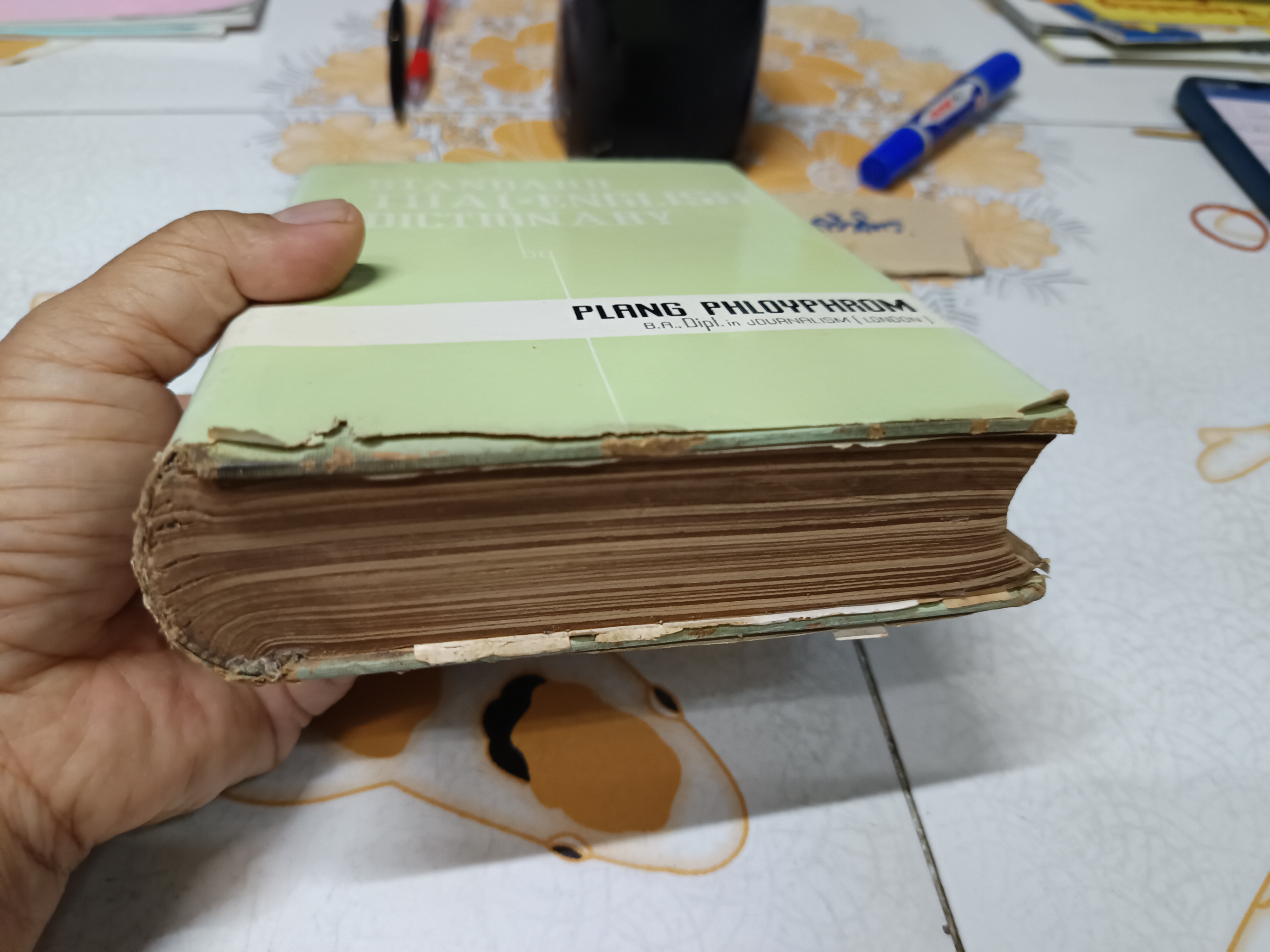 STANDARD THAI - ENGLISH DICTIONARY by PLANG PHLOYPHROM , 1965 พจนานุกรม ไทย - อังกฤษ โดย ปลั่ง พลอยพรหม