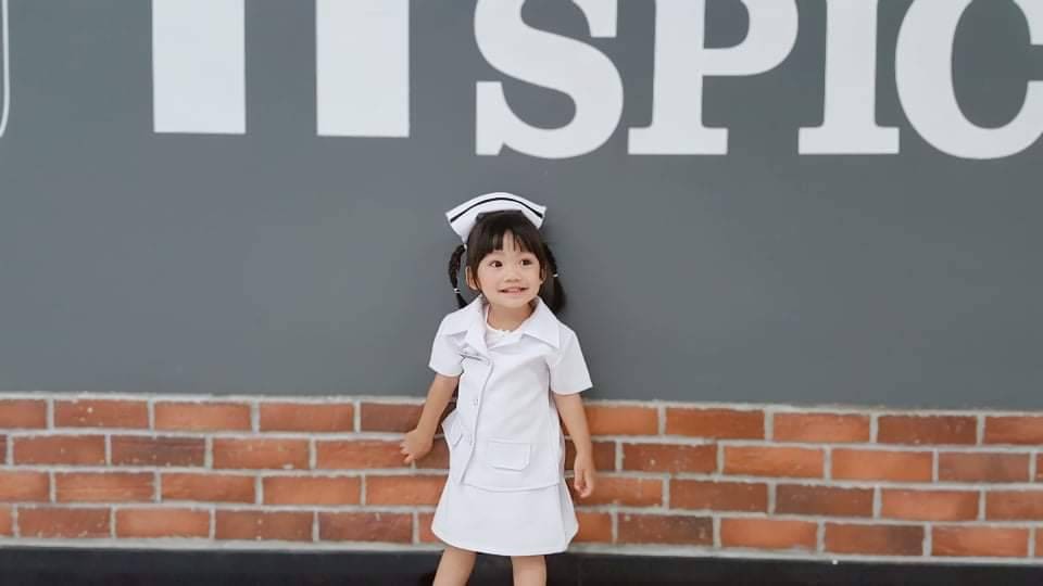 ชุดพยาบาลเด็ก กระดุมดอกไม้