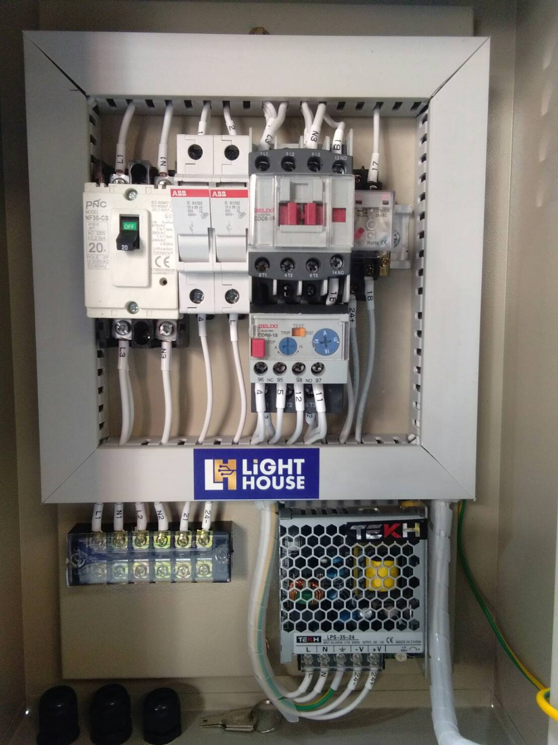 ตู้ควบคุมปั๊มเติมน้ำผ่านลูกลอยไฟฟ้า 2 แรง 24 VDC ปั๊มขนาด 2HP 220V