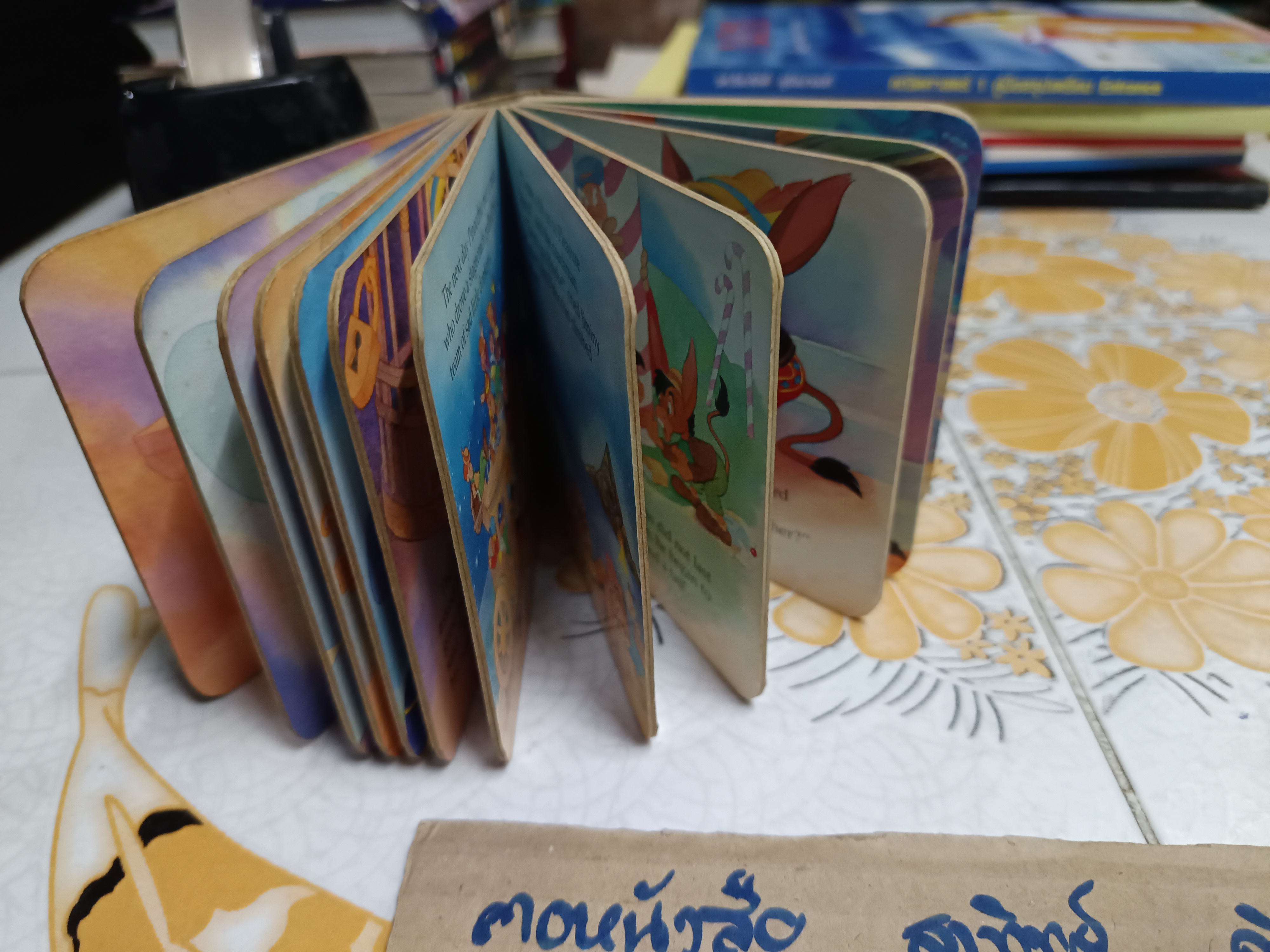 WALT DISNEY'S PINOCCHIO : A LITTLE NUGGET BOOK , by Diane Muldrow, Walt Disney , vintage