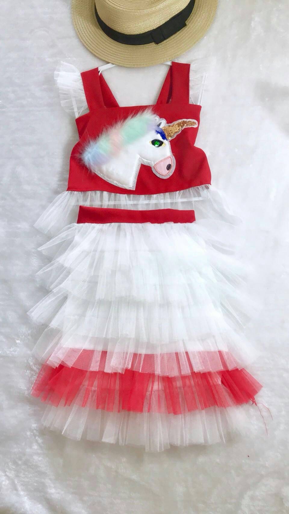 ชุดกระโปรงสาวน้อยฟรุ้งฟริ้ง