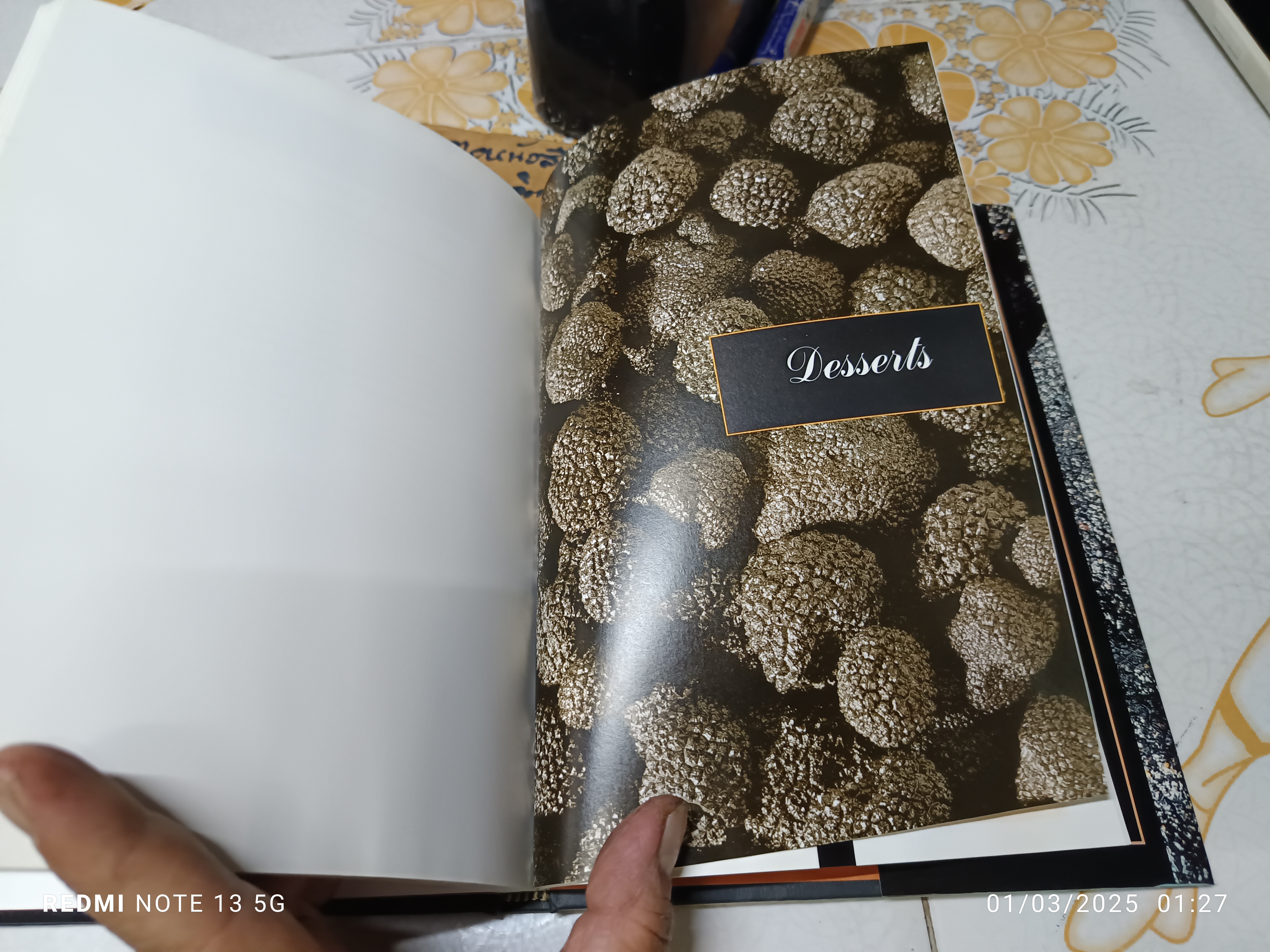 The Magic of the Truffle: The Favorite Recipes of Christian Etienne (มีลายเซ็นเจ้าของเดิม/ไม่แน่ใจว่าอาจจะเป็นลายเซ็นผู้เขียน))