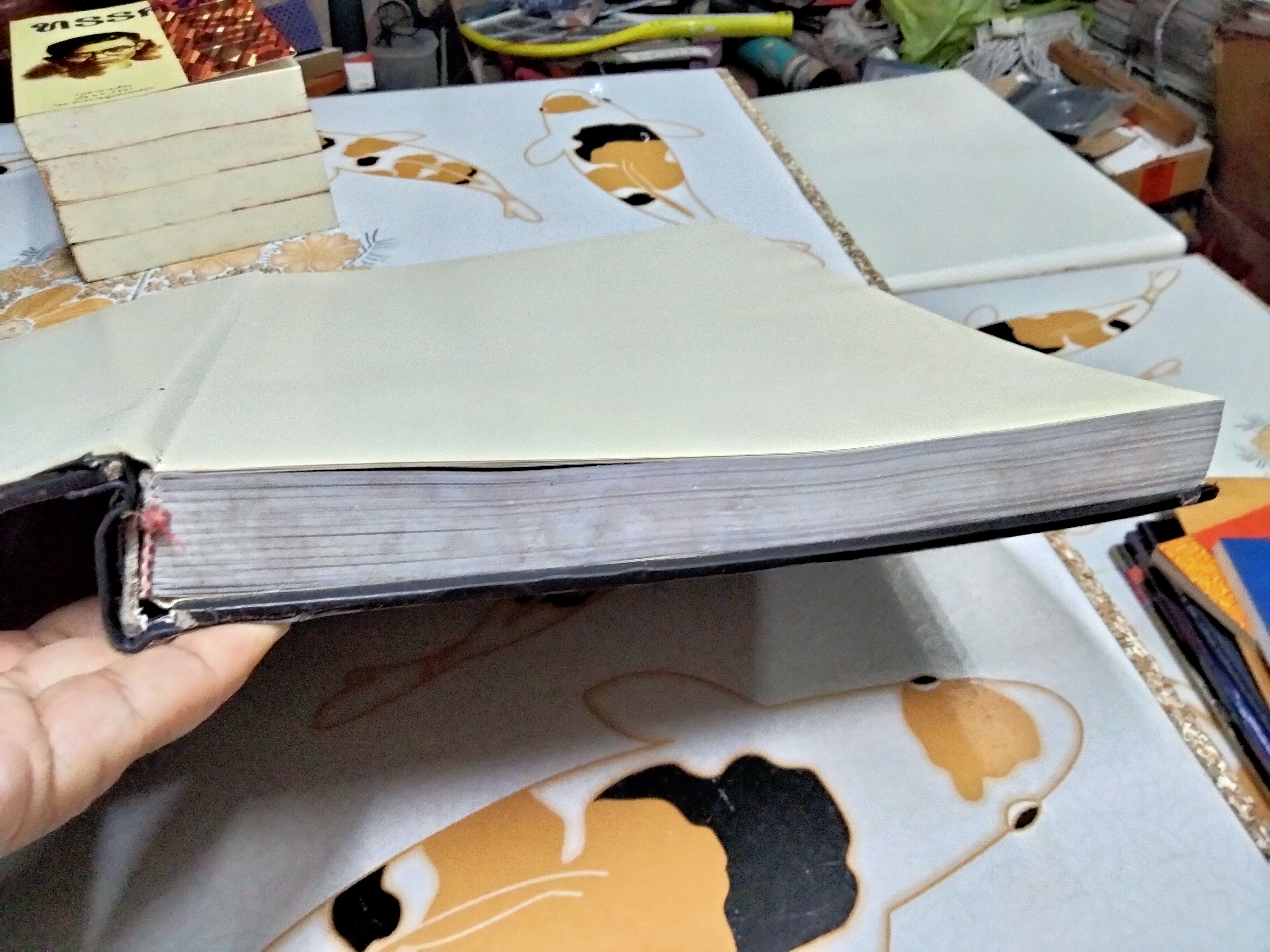 หนังสือ สุดยอดเหรียญพระทองคำล้ำค่า โดย. ทีมงานนิตยสารท่าพระจันทร์ พิมพ์ครั้งแรก สิงหาคม 2554 (ตำหนิ สันหนังสือแหว่ง) **สินค้าหมด**