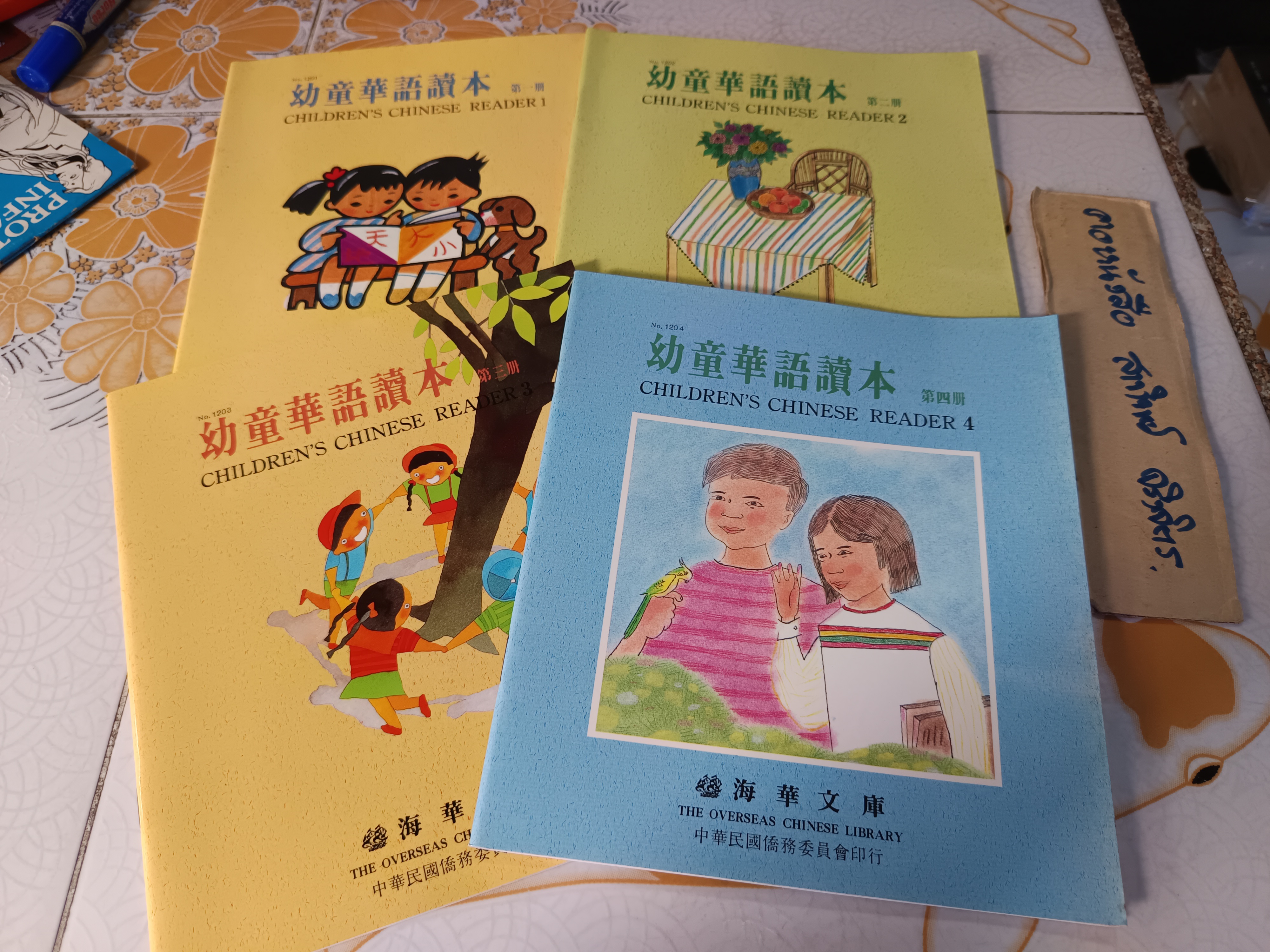 หนังสือสำหรับเด็ก ภาษาจีน - อังกฤษ The Overseas Chinese Library (รวม 18 เล่ม) **สินค้าหมด**