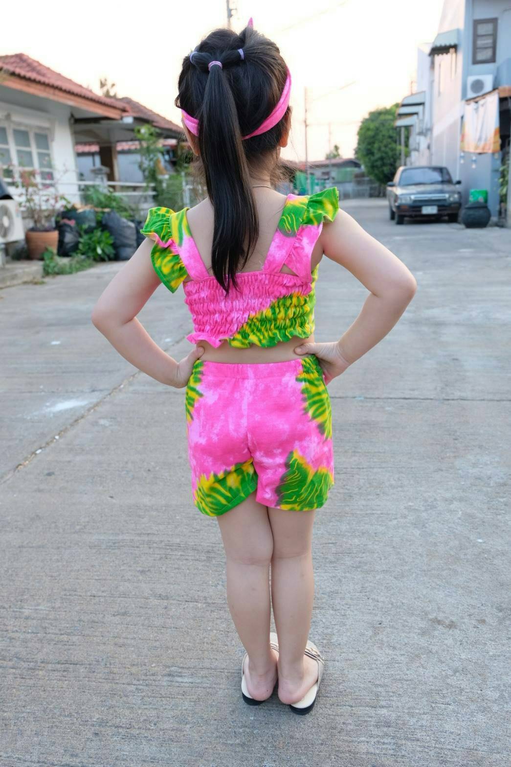 ชุดเด็ก set 2 ชิ้น เสื้อครอปกับกางเกงกระโปรง ลายมัดย้อมโทนSummer