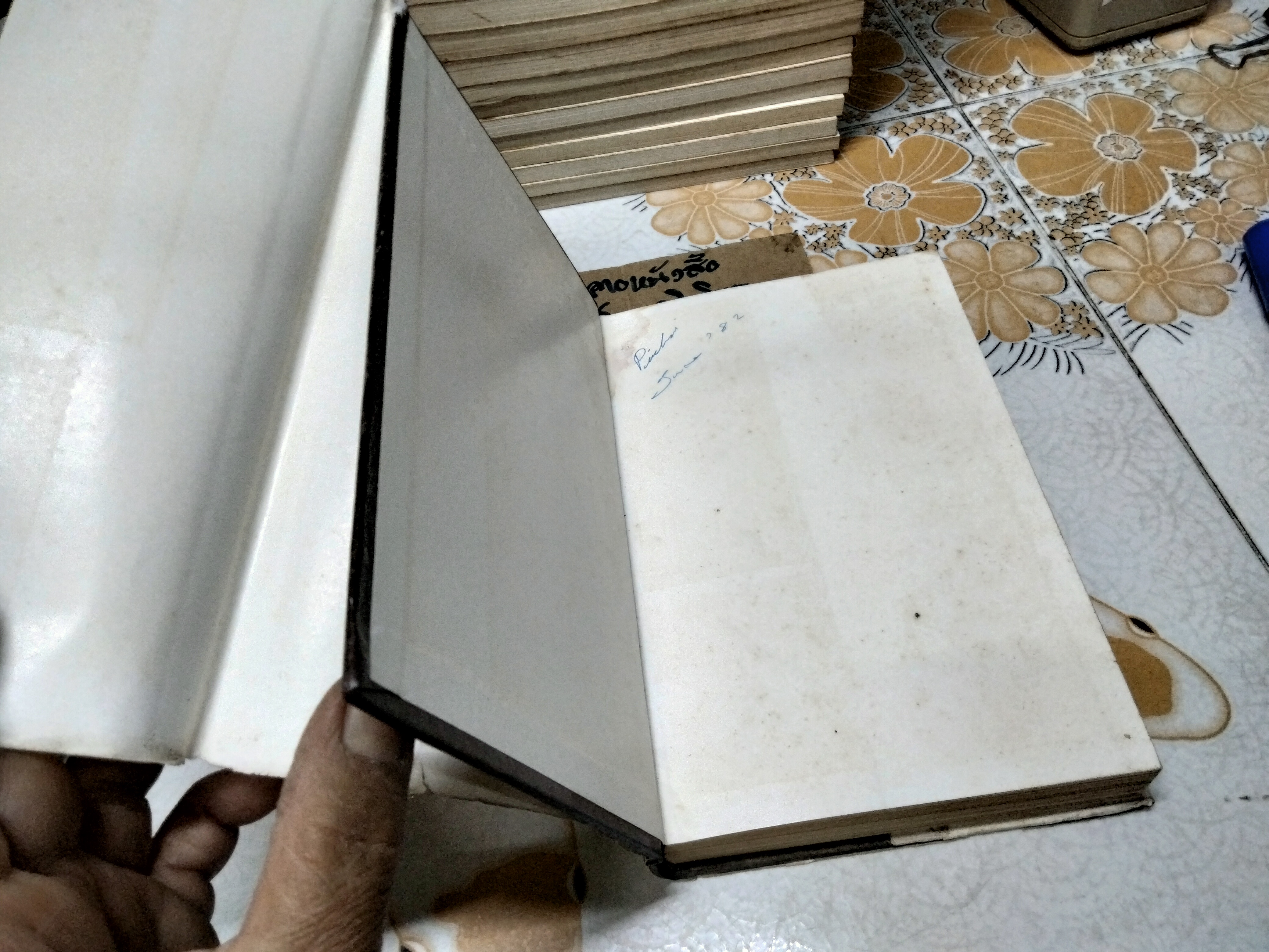 Handbook of Operational Amplifier Circuit Design by Stout, David F., Kaufman, Milton(1976) Hardcover **หนังสือโดนน้ำ **สินค้าหมด**