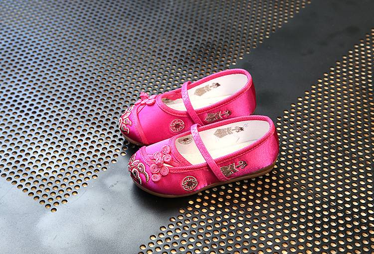 รองเท้าเด็กหญิงสไตล์จีน ลายกระดุมหน้า