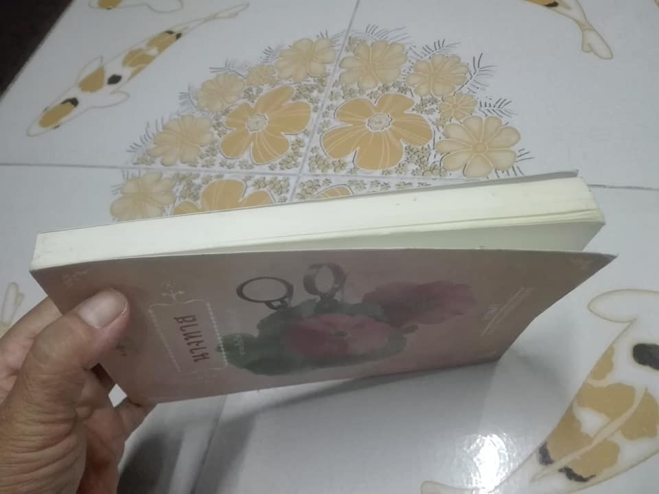 นางทาส โดย วรรณสิริ - นวนิยายขนาดสั้น และ 8 เรื่องสั้น ชุด สร้อยนพเก้า **สินค้าหมด**