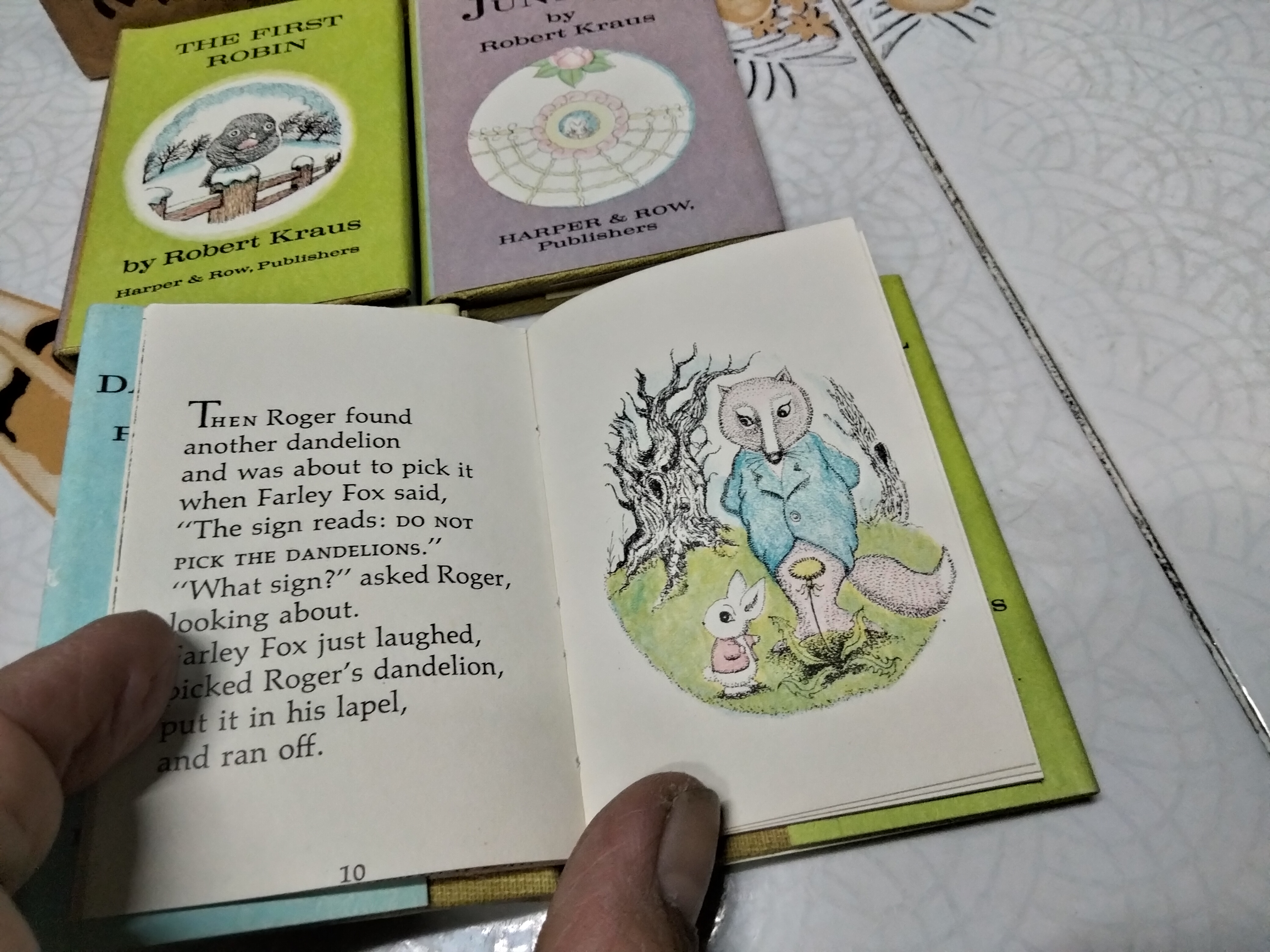 The Bunny's Nutshell Library โดย Robert Kraus (Box set 4 เล่ม) - พิมพ์ปี 1965 Harper & Row, Publishers