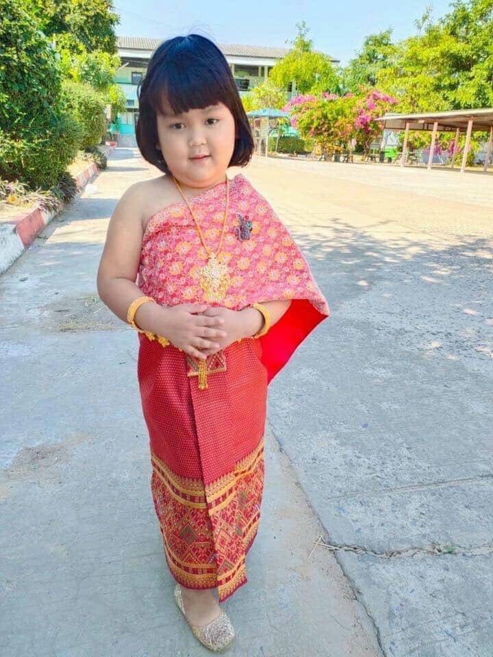 ชุดไทยเด็กหญิง สไบกับผ้าถุง