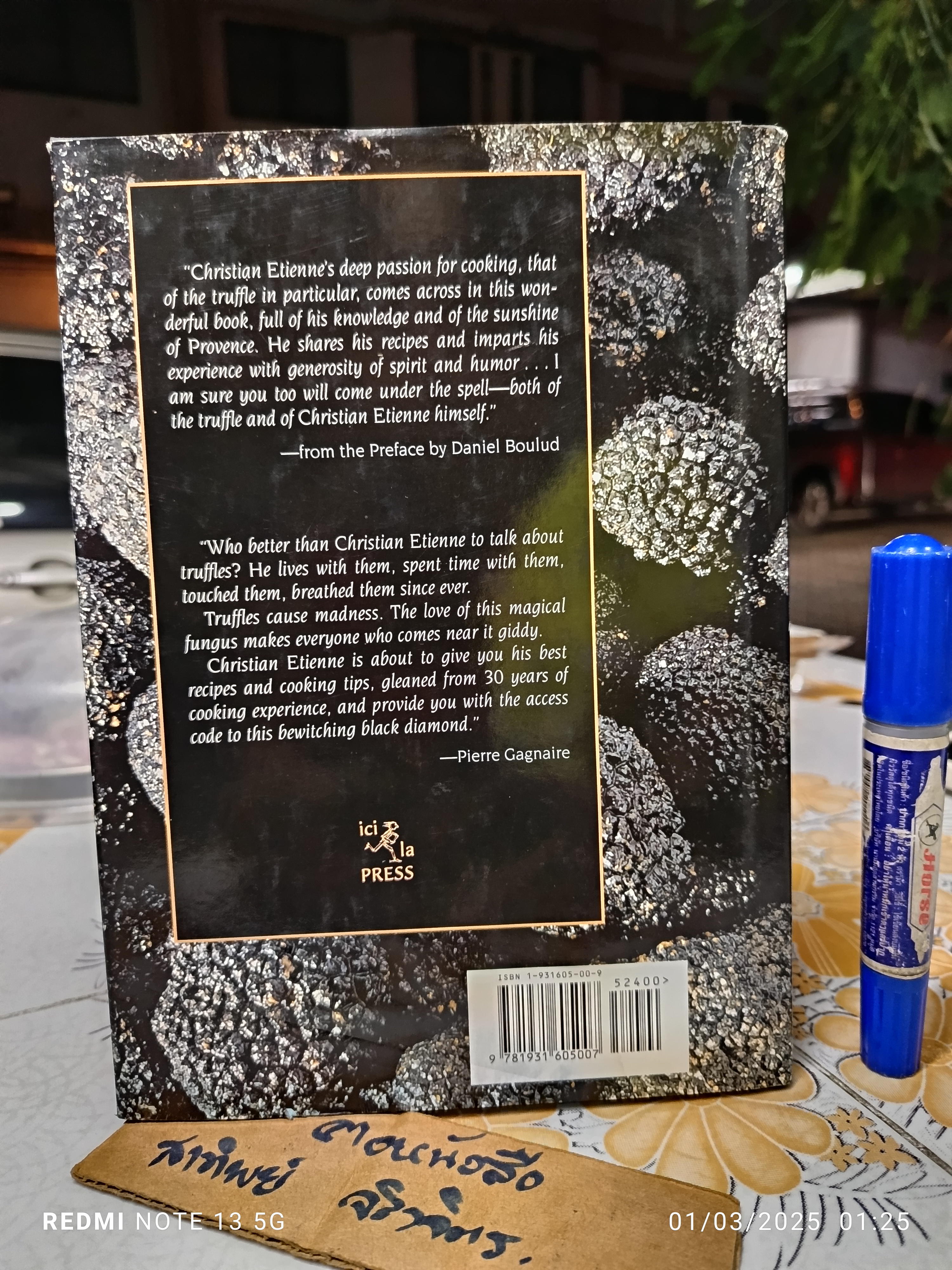 The Magic of the Truffle: The Favorite Recipes of Christian Etienne (มีลายเซ็นเจ้าของเดิม/ไม่แน่ใจว่าอาจจะเป็นลายเซ็นผู้เขียน))