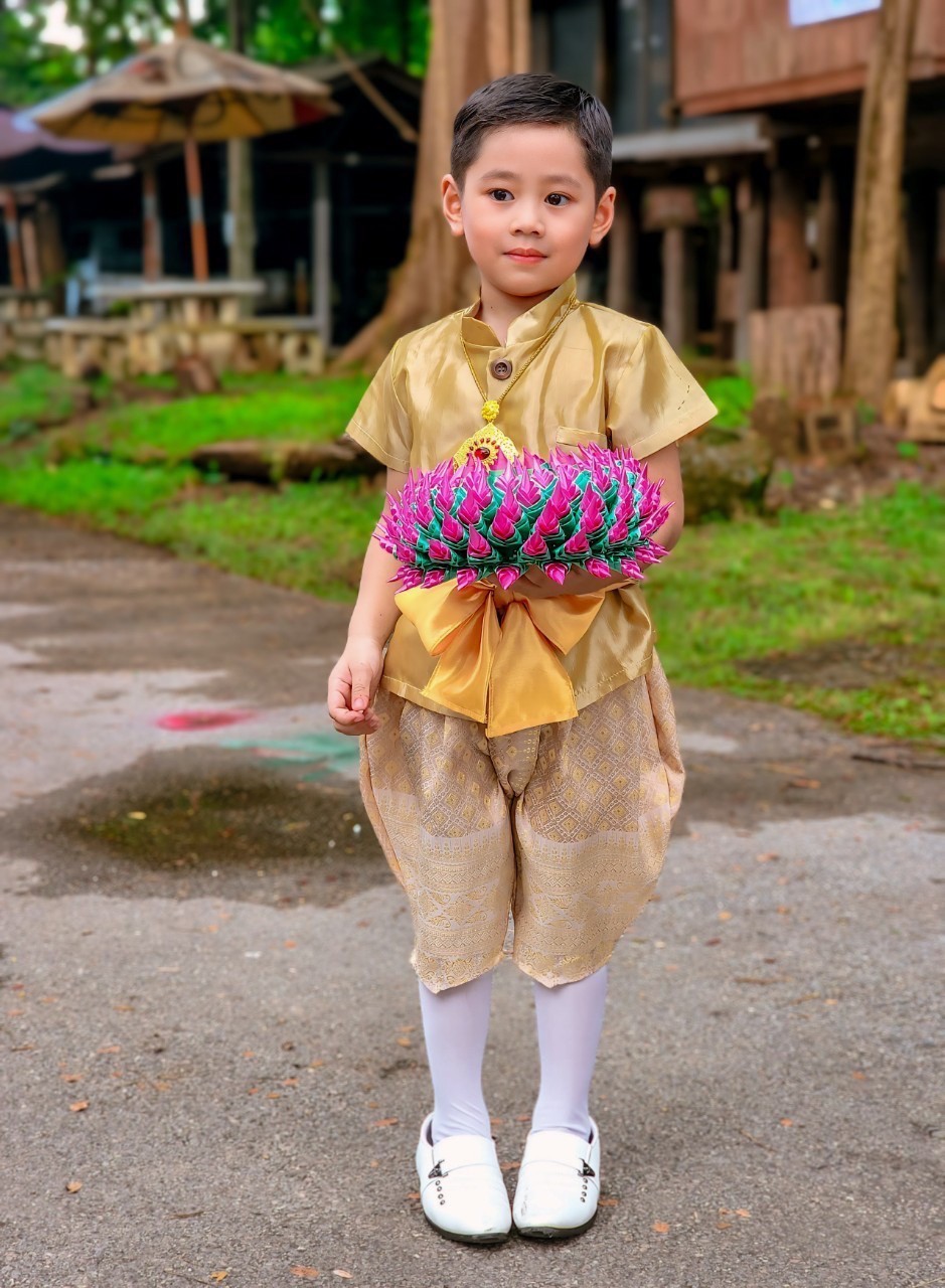 ชุดไทยผ้าไหมเด็กชาย