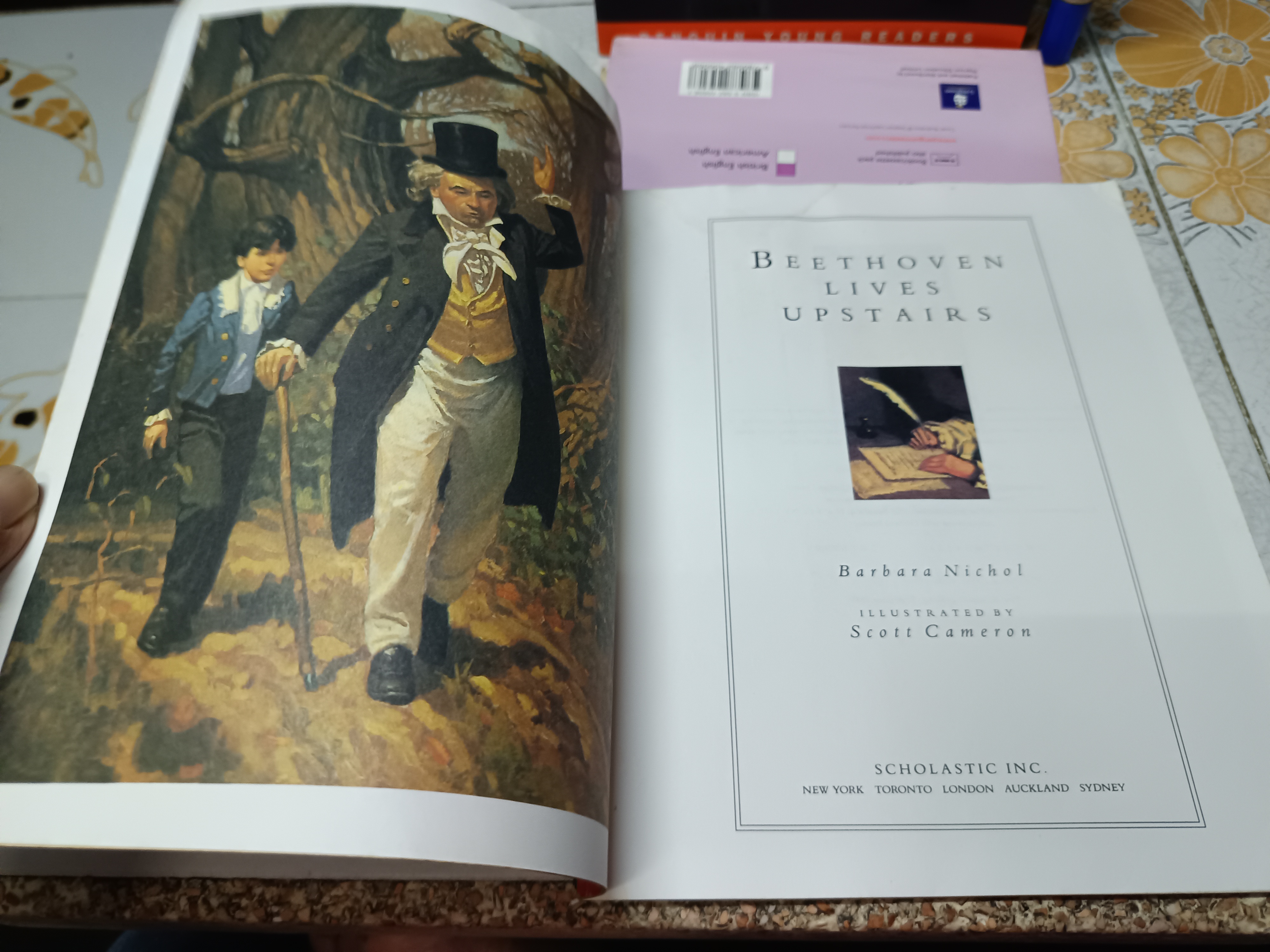 ขายรวม 3 เล่ม / หนังสือนอกเวลาภาษาอังกฤษ เล่มใหญ่ / Beethoven Lives Upstairs , The School Bus, Dr Seuss's How The Grinch Stole Christmas