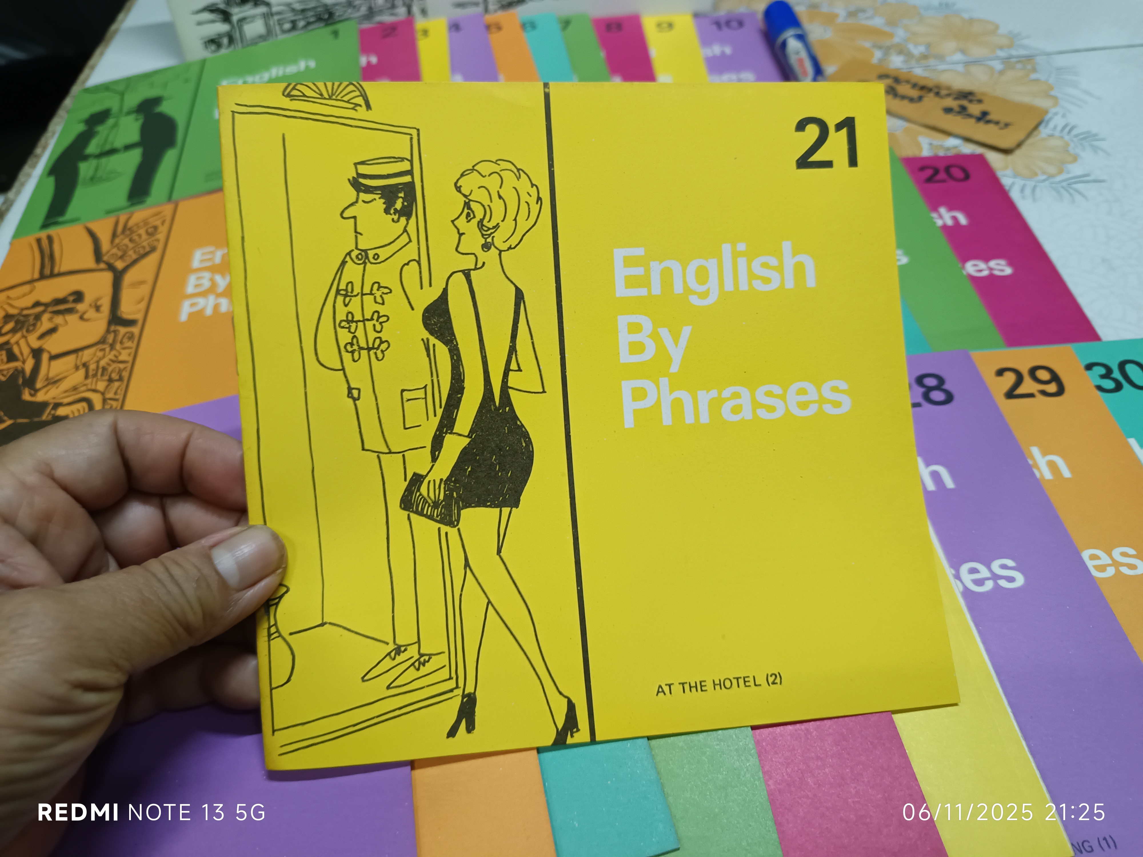 English by phrases : เรียนภาษาอังกฤษด้วยวลี (ครบชุด 30 เล่ม) พิมพ์ปีพ.ศ 2524