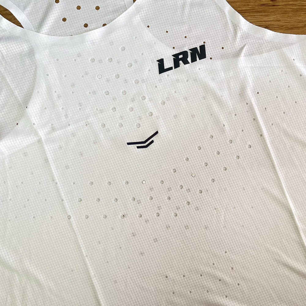 เสื้อกล้ามวิ่ง ชาย หญิง คอกลมน้ำหนักเบา 90 กรัม ใส่สบาย ใยผ้าคุณภาพสูง ไม่อมเหงื่อแห้งเร็ว (S30)