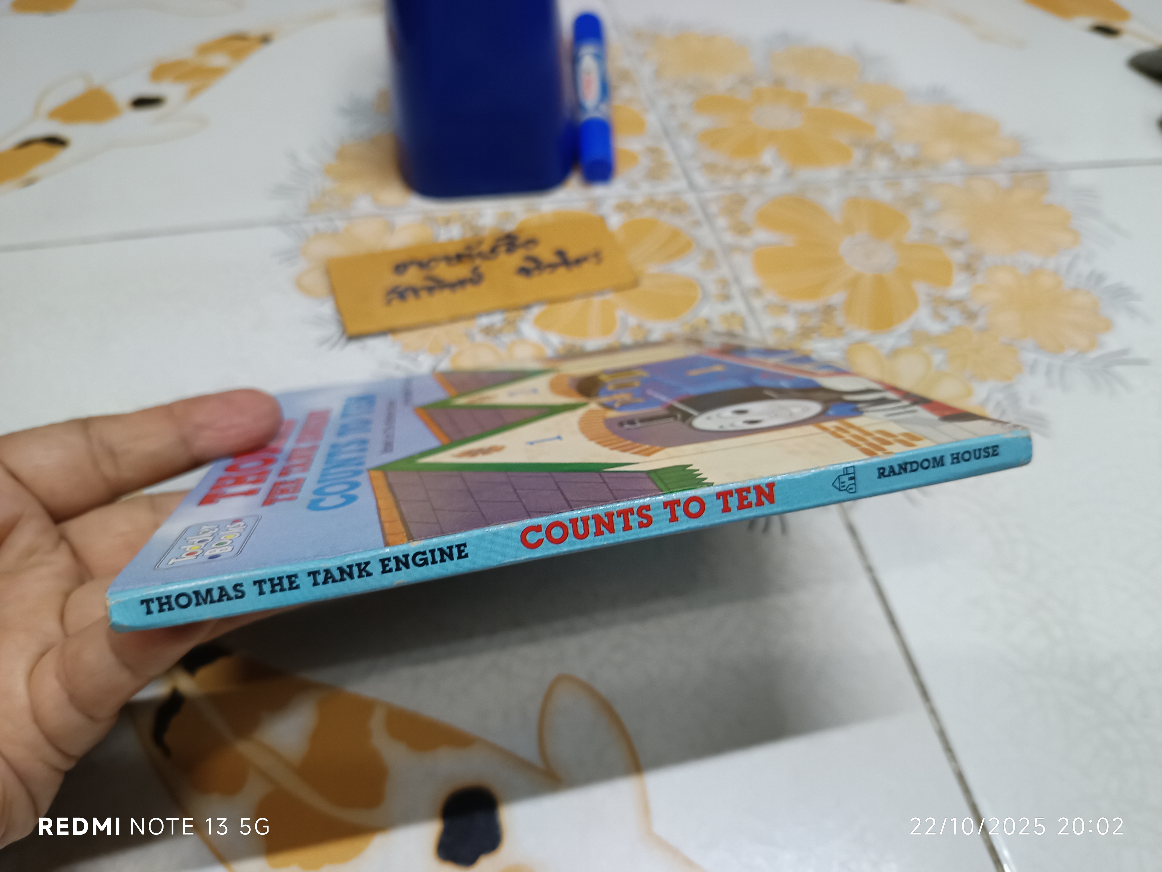 Thomas the Tank Engine Counts to Ten Based on The Railway series by the Rev. W. Awdry.