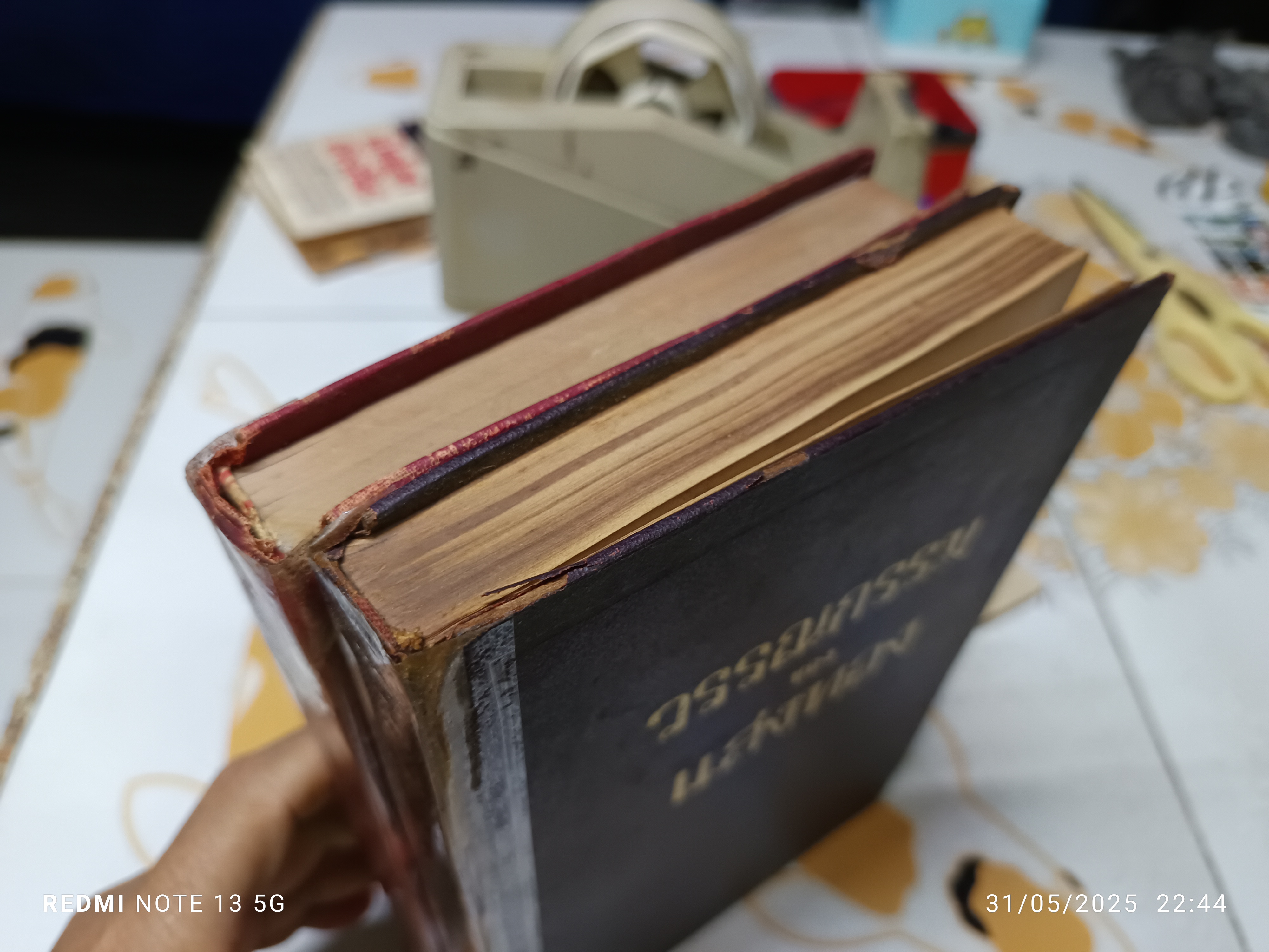 วรรณกรรมของแสงทอง ชุดที่ 1+ 2 (ขาดชุดที่ 3 / หนังสือ 3 เล่มชุด) **สันหนังสือมีรอยติดเทปใส