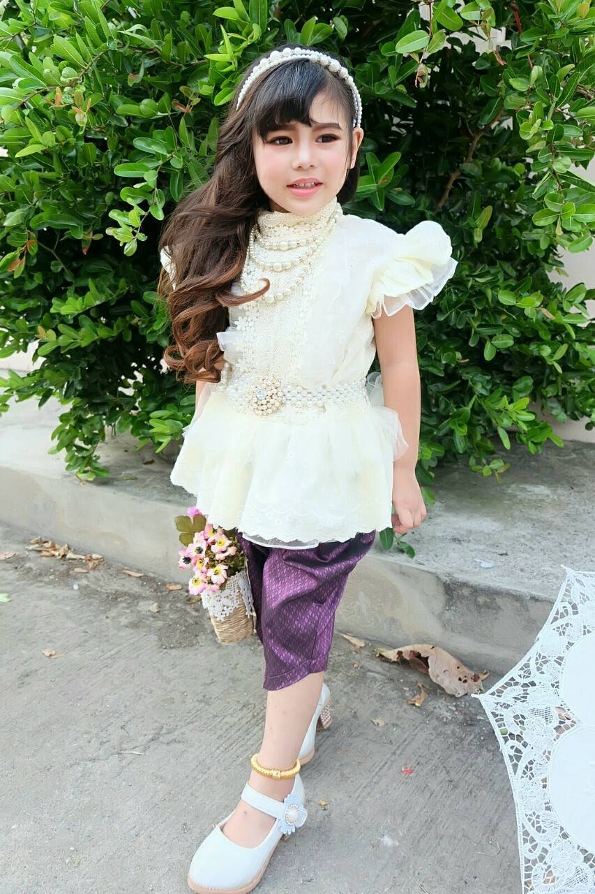 ชุดไทยเด็กหญิง เสื้อลูกไม้กับโจง