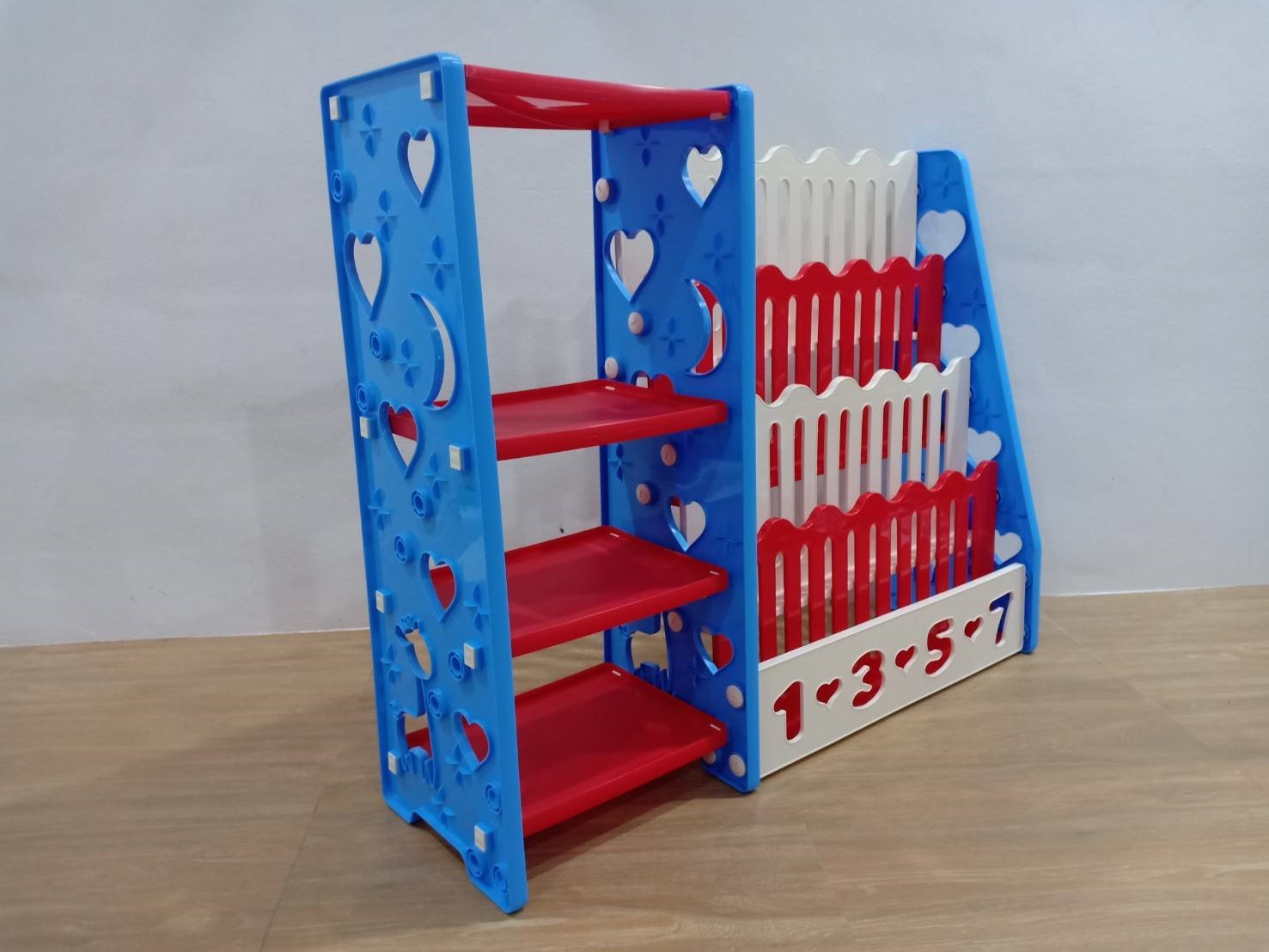 ชั้นหนังสือรักการอ่าน พร้อมชั้นวางของอีก 1 ข้าง